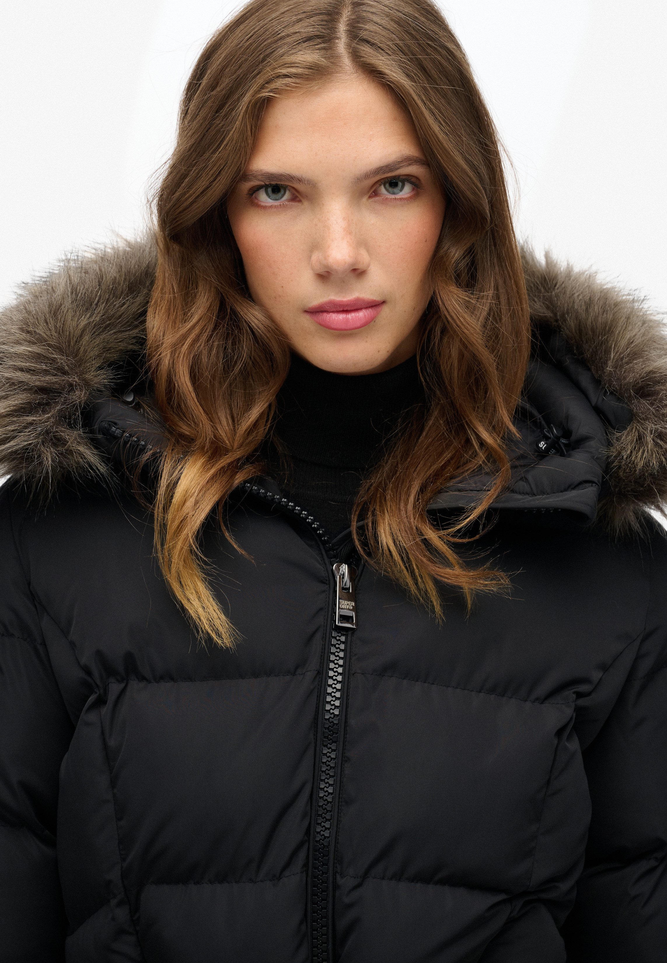 Superdry Steppjacke FUJI BELTED PUFFER mit Markenlabel, aus Polyester, Regular Fit – Bild 4 von 5