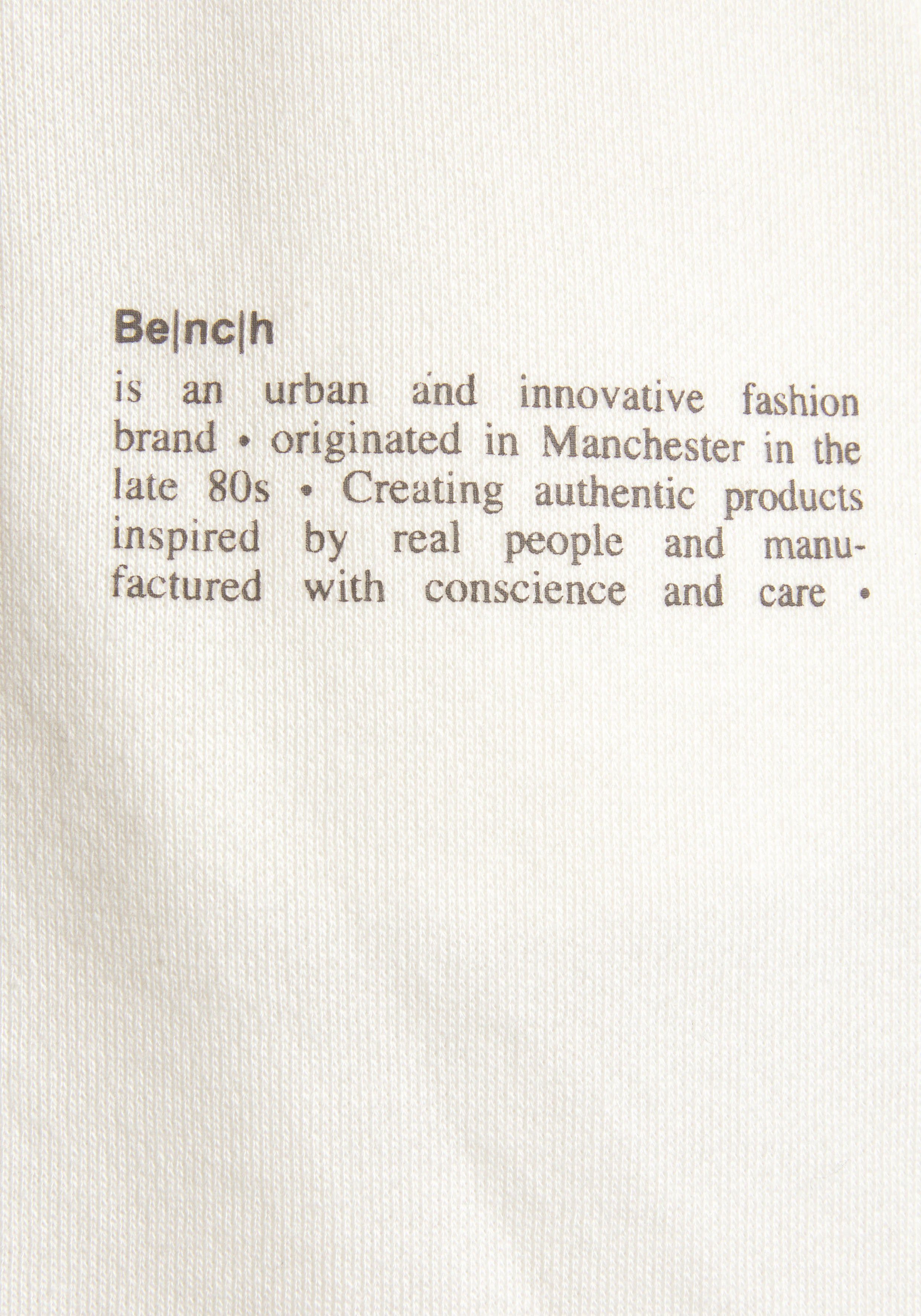 Bench. Shorts in weiter Form hellbeige Logodruck mit