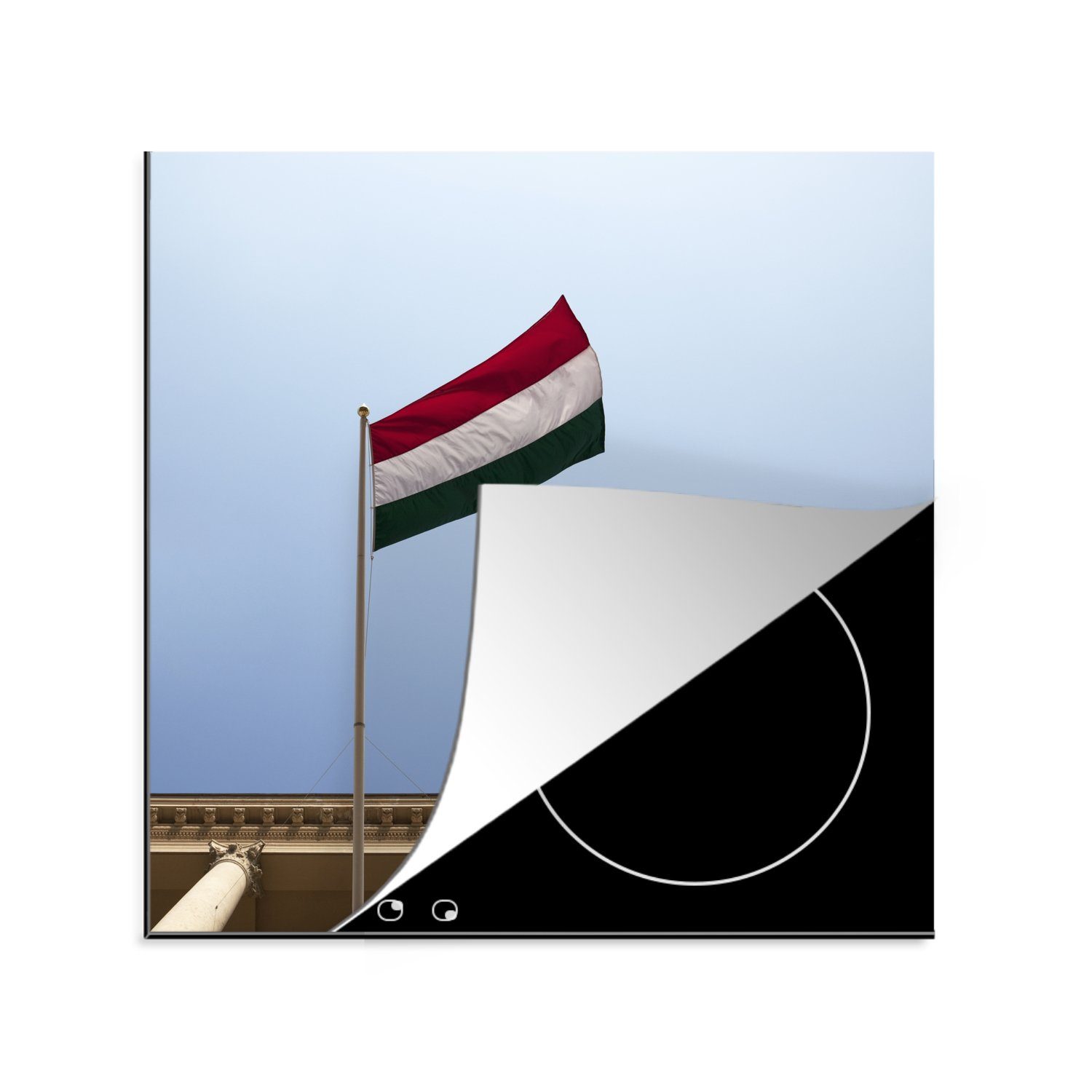 MuchoWow Herdblende-/Abdeckplatte Ungarns Nationalflagge weht am Himmel, Vinyl, (1 tlg), 78x78 cm, Ceranfeldabdeckung, Arbeitsplatte für küche