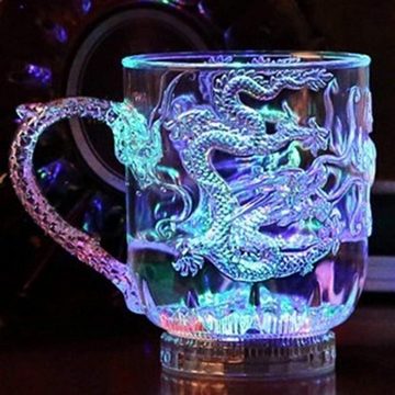 yozhiqu Bierglas Leuchtender Wasserbecher mit Drachenmuster, Induktionsleuchtend, Glas, Tassenbodensensor, 4 Farbwechsel, Kristalldrachenmuster-Stil