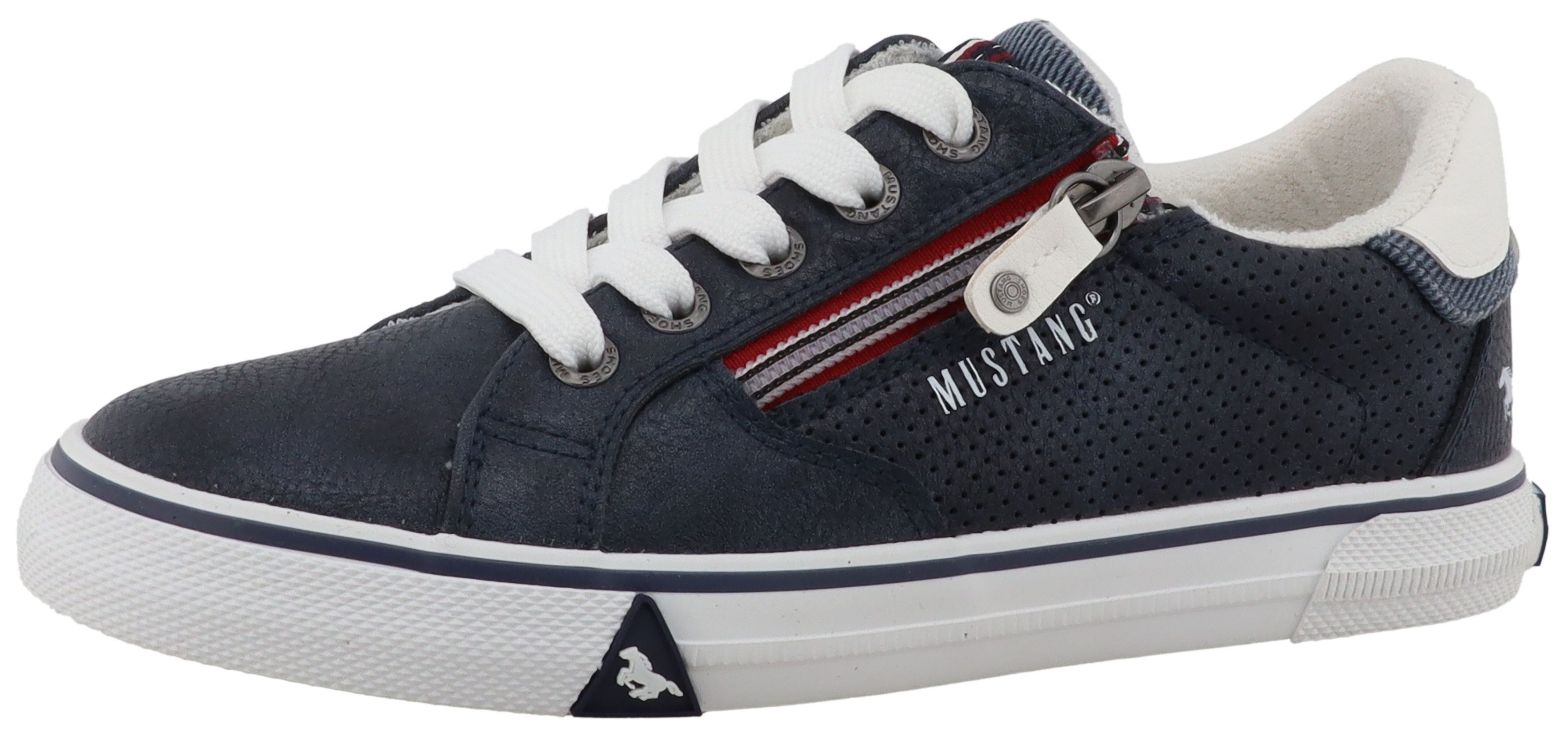 Mustang Shoes Inken Sneaker Freizeitschuh, Halbschuh, Schnürschuh mit Logoschriftzügen