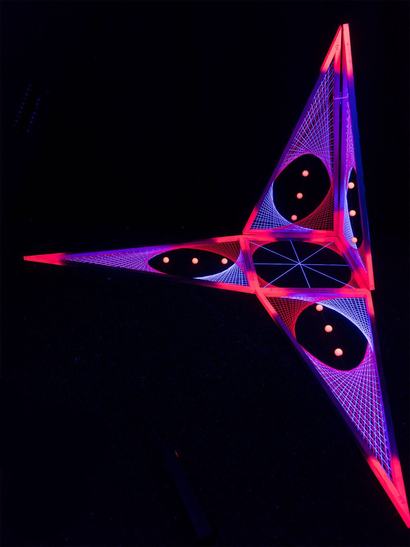 unter Pink", leuchtet Dekoobjekt "Convertible Pyramid Schwarzlicht Stern 3D UV-aktiv, Schwarzlicht 3m, PSYWORK StringArt