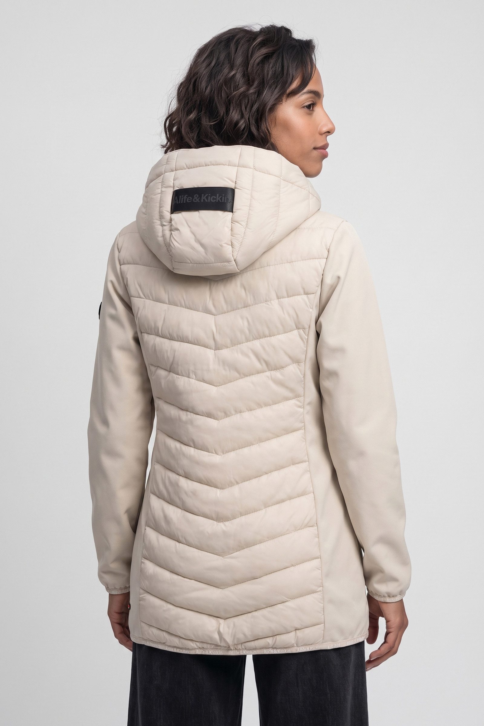 Alife & Kickin Sommerjacke Damen YlvaAK A Übergangsjacke, Jacke Chevron-Steppung, Kapuze mit Kordelzug, Zwei-Wege-Reißverschluss – Bild 4 von 5
