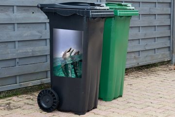 MuchoWow Wandsticker Delfin - Meer - Himmel (1 St), Mülleimer-aufkleber, Mülltonne, Sticker, Container, Abfalbehälter
