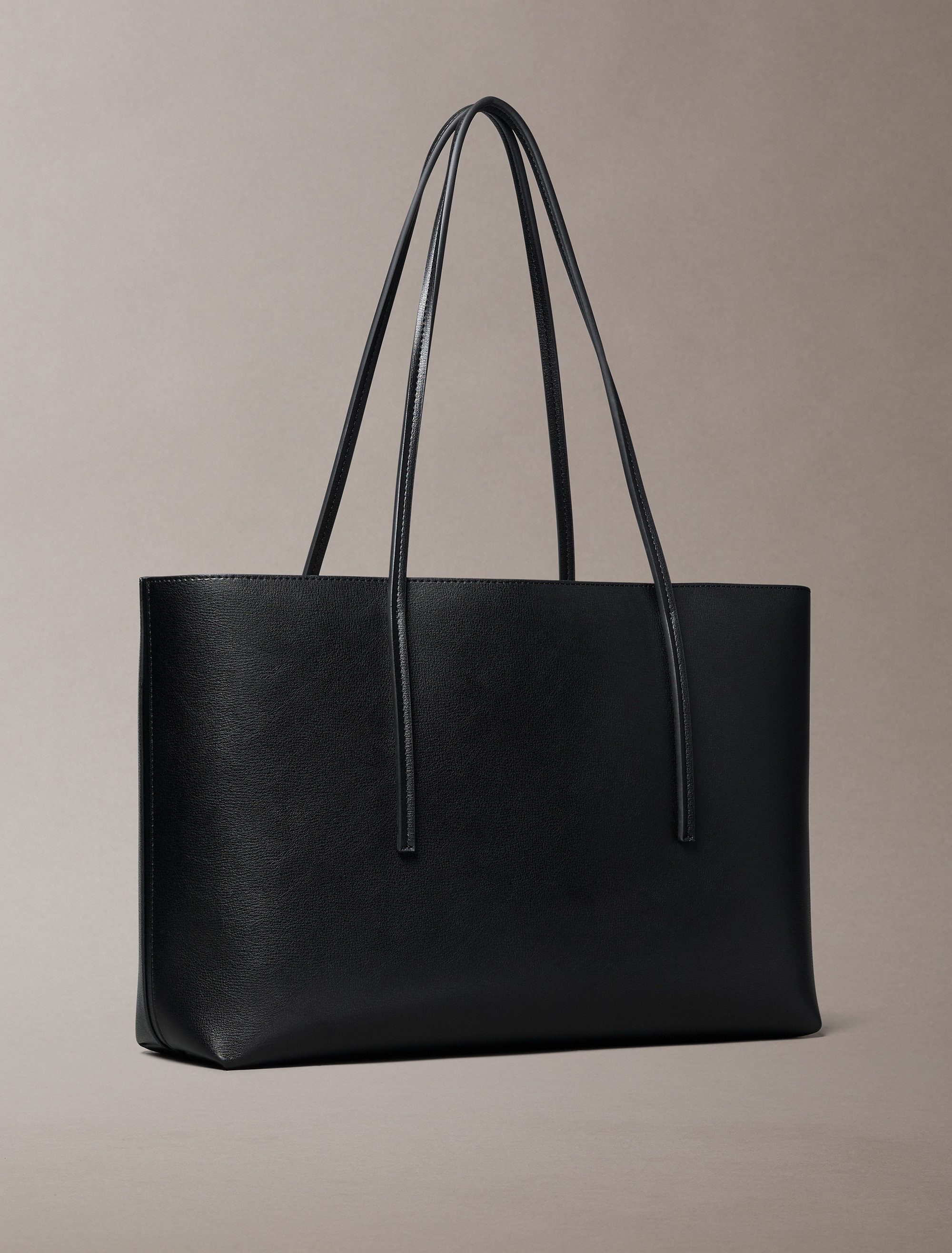 Calvin Klein Henkeltasche FOIL LOGO TOTE W/POUCH (2-tlg), Damen-Schultertas günstig online kaufen