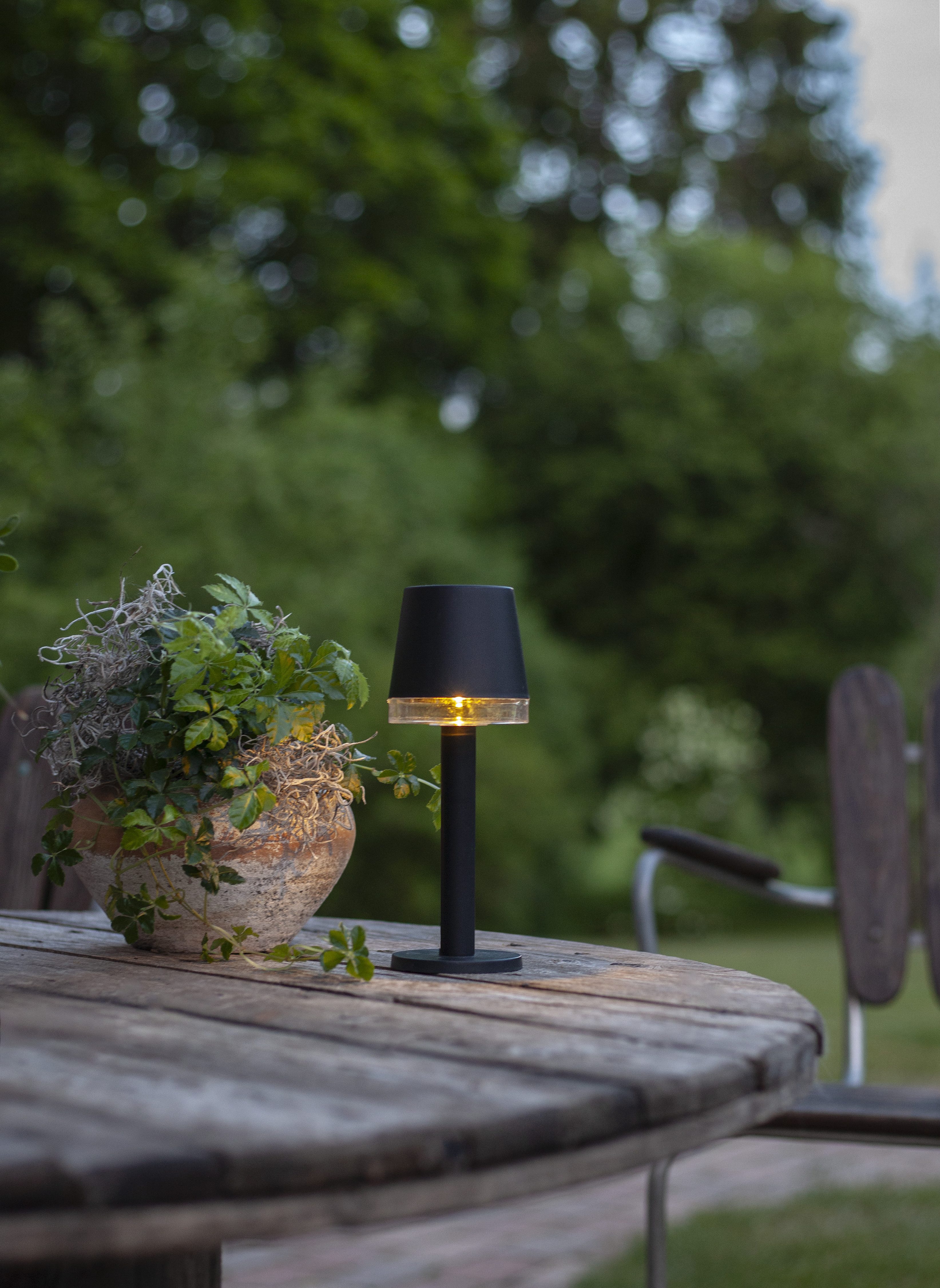 STAR TRADING LED Solarleuchte Solar Dekoration Parvus, Tageslichtsensor, LED fest integriert, Warmweiß, kleine Tischdekoration, 5Lm, Dämmerungssensor