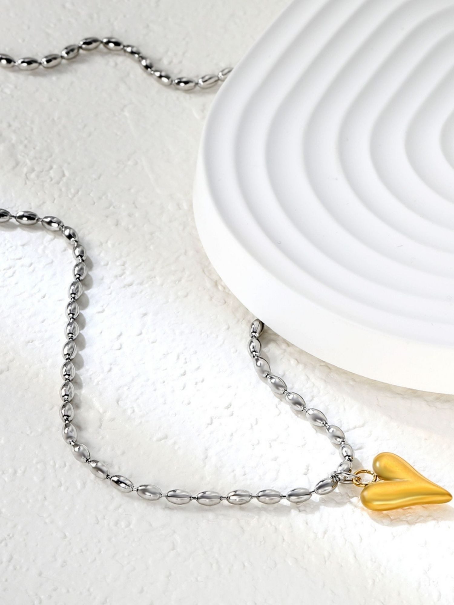 BS Schmuckdesign Kette mit Anhänger Halskette Damen Herzanhänger Bicolor Kugelkette Gold & Silber (inkl. Geschenkbox aus Dänemark), 18K vergoldet, hypoallergen  – Bild 4 von 5