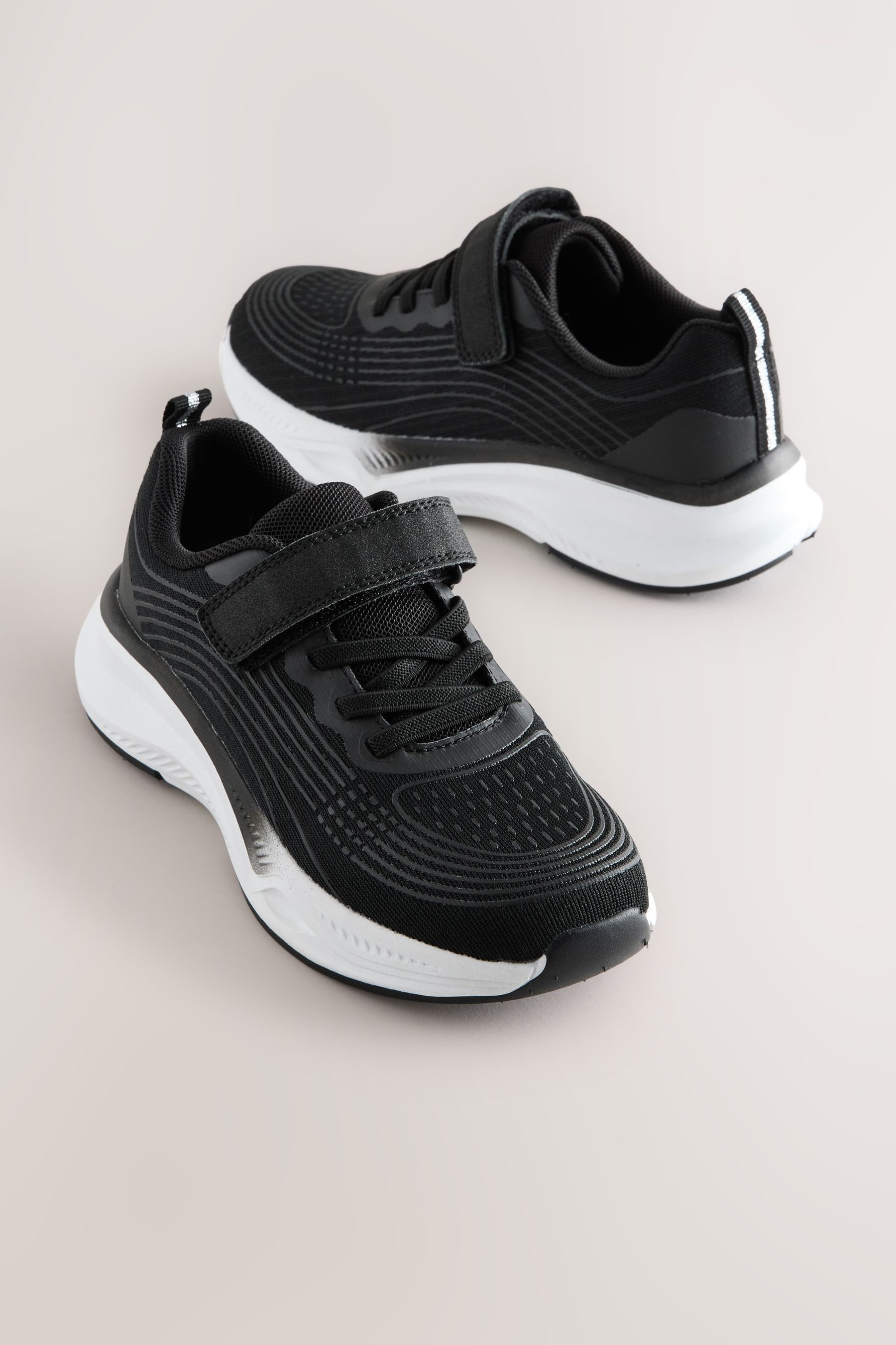 Next Schulturnschuhe mit elastischen Schnürsenkeln Sneaker (1-tlg)