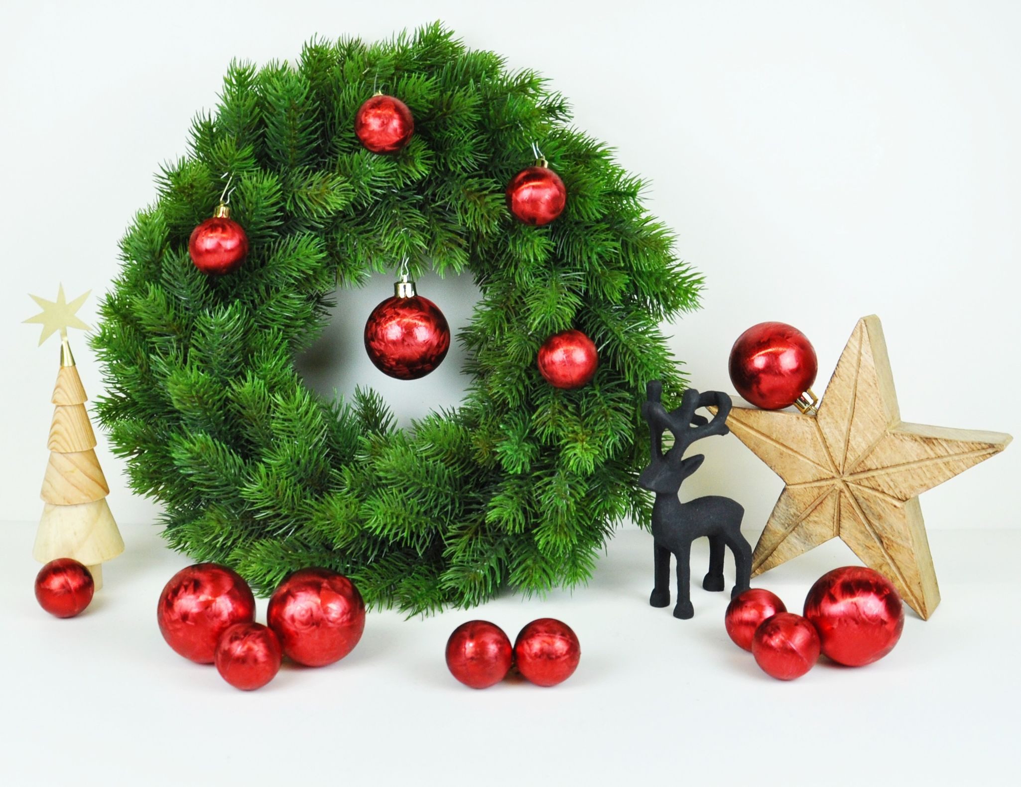 JACK Christbaumschmuck JACK by Inge 50x Kunststoff Kugeln Eislack Rot Christbaumkugeln, inkl. Haken, Kugel-Set mit Eislackeffekt aus Kunststoff Ø 4+6cm