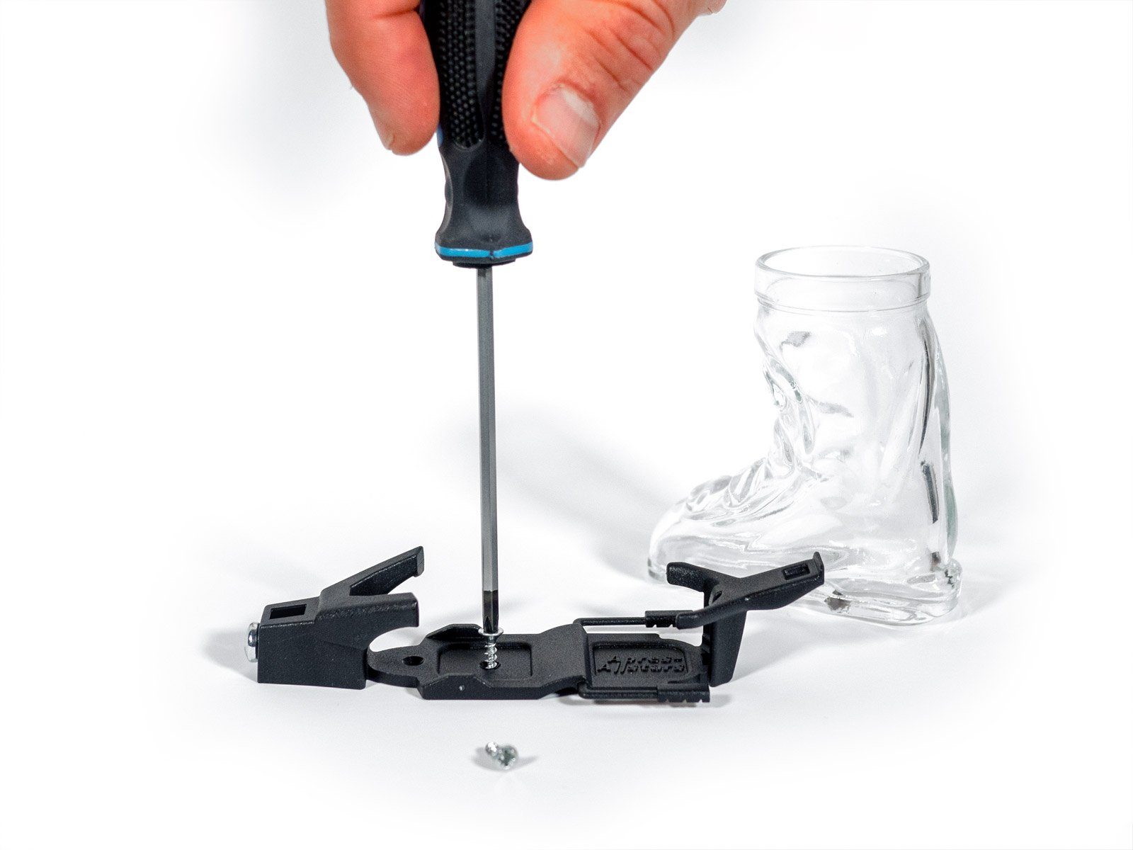 Deggelbam Schnapsglas Skigläser 4cl - Schnapsglas in Skiform - Apres Ski Party, Skiglas mit Bindung und Lanyard, Hergestellt in Deutschland – Bild 2 von 5