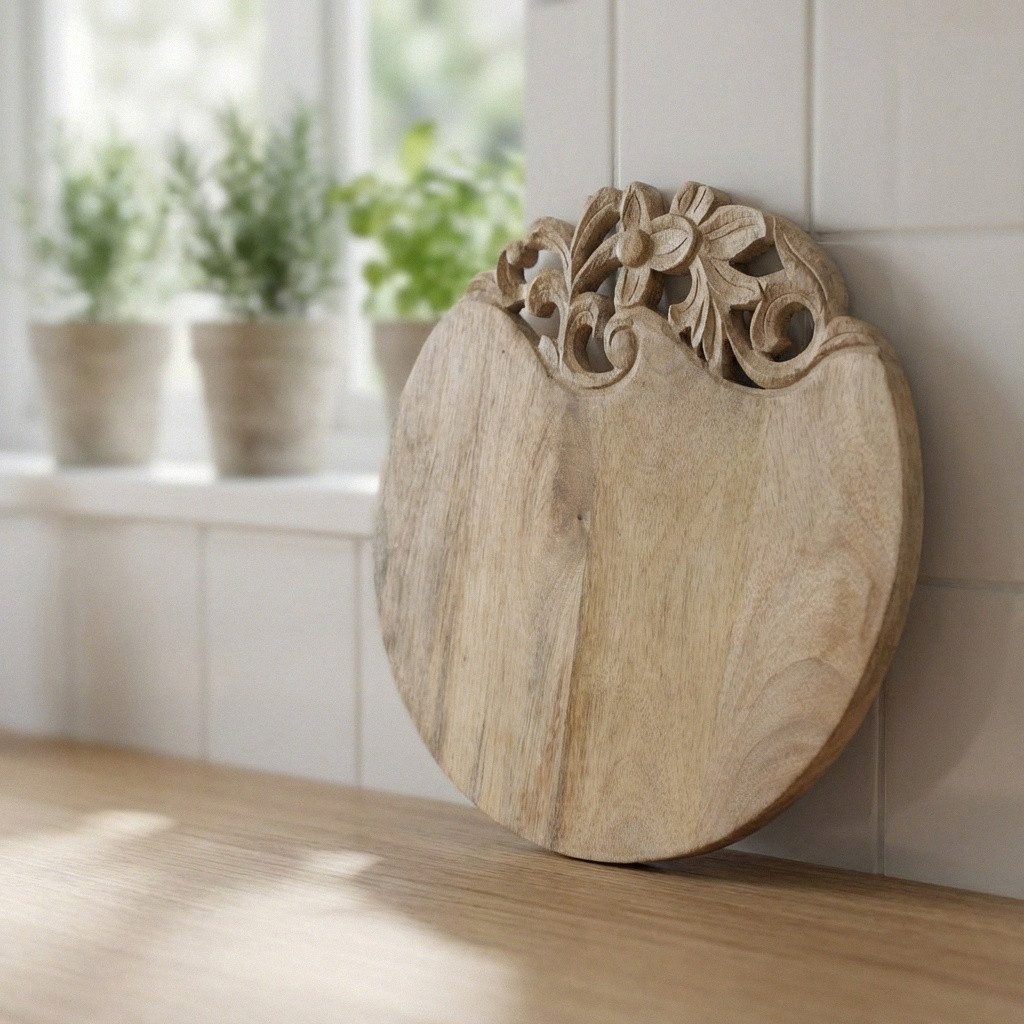 Antikas Wanddekoobjekt Servierbrett Holz rund natur mit Blumenornament, geschnitzt
