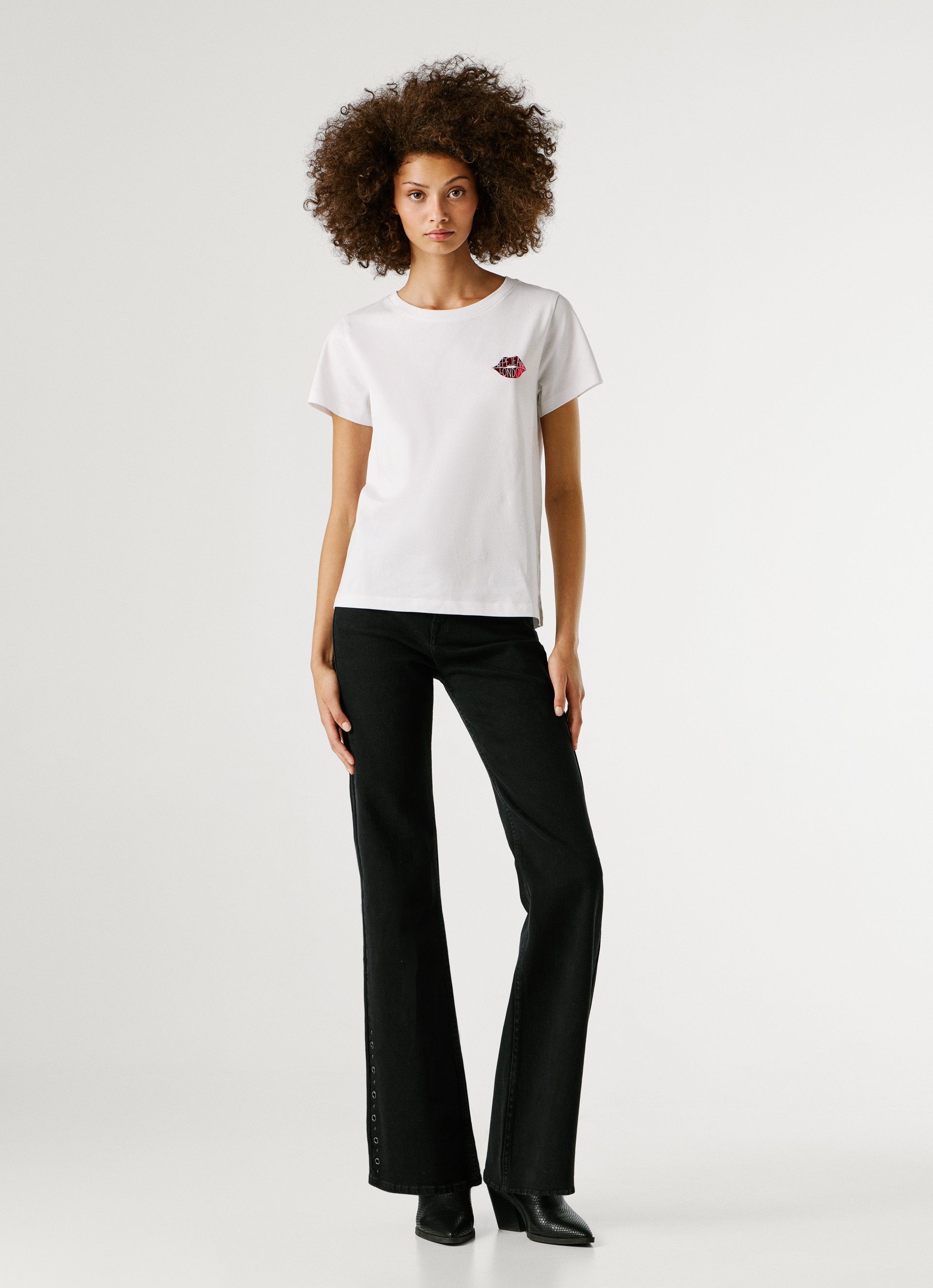 Pepe Jeans T-Shirt BRULE mit Runhals, kleiner Print auf der Brust – Bild 5 von 5