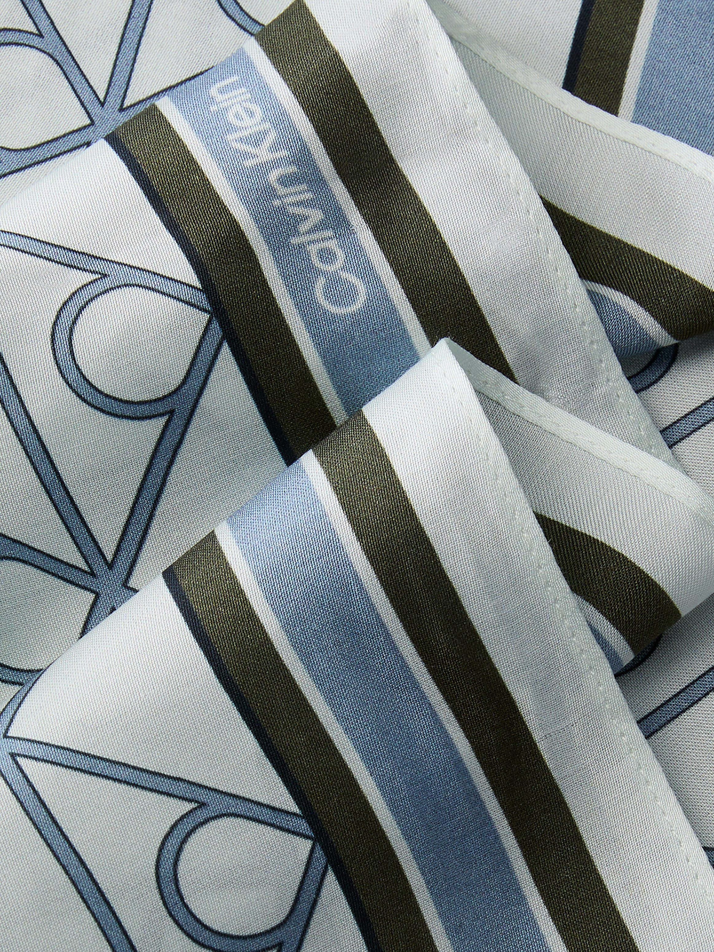 Calvin Klein Modetuch EMBLEM AOP PRINTED BANDANA, Regular fit mit Muster