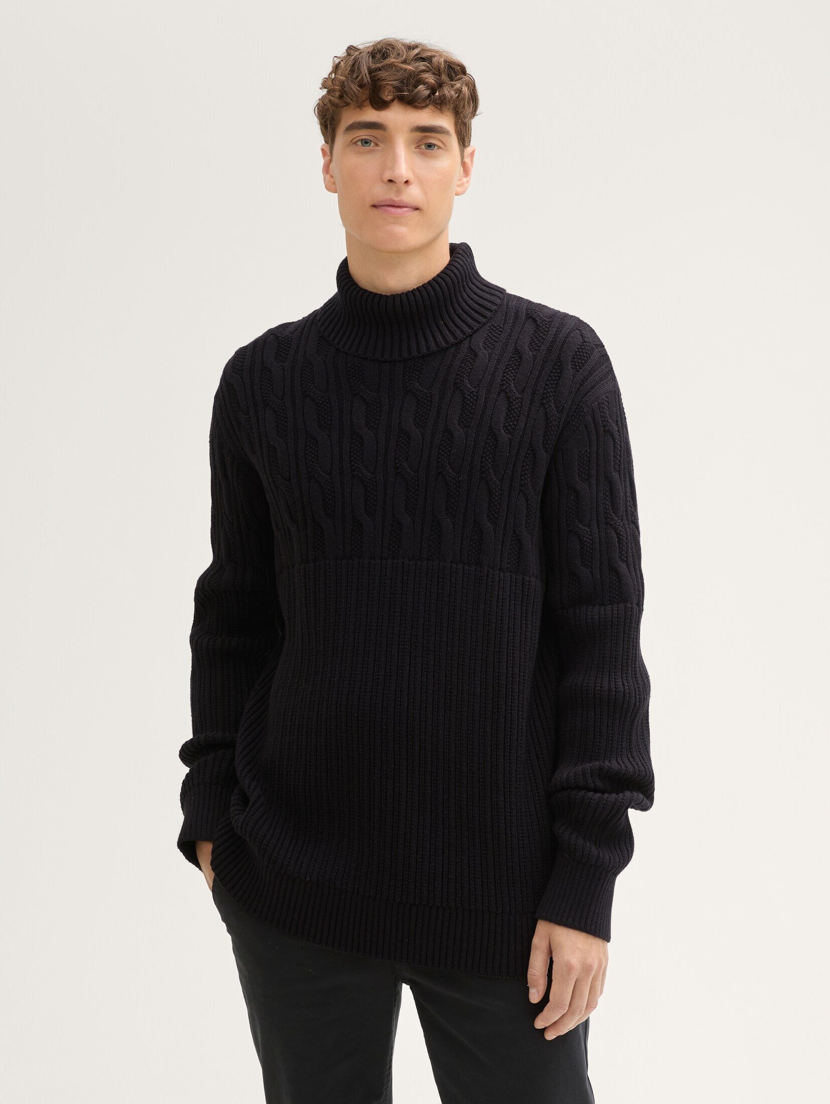 Strickpullover Rollkragenpullover mit Zopfmuster