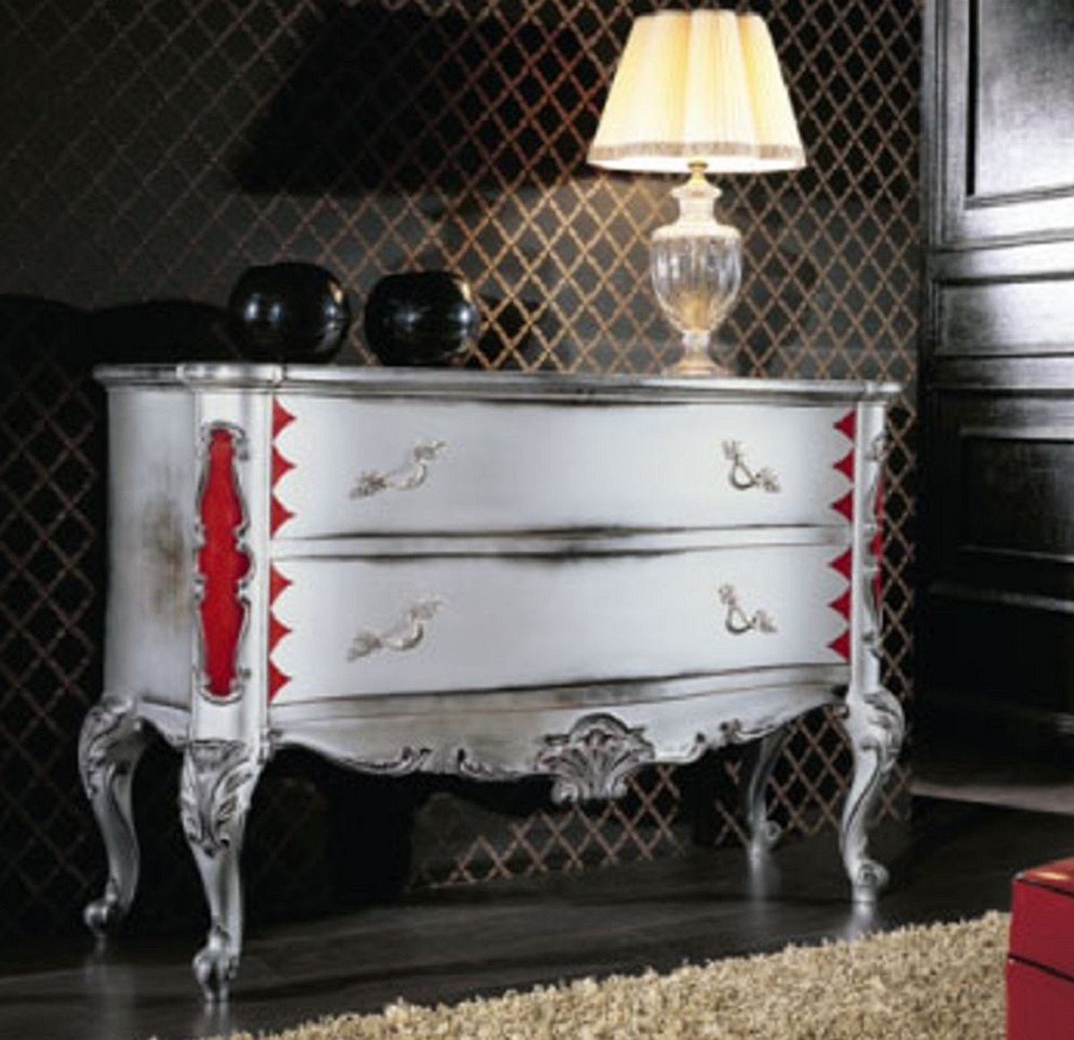 Casa Padrino Kommode »Casa Padrino Luxus Barock Kommode Antik Weiß / Silber  / Rot - Handgefertigte Massivholz Kommode mit 2 Schubladen - Barockstil  Schlafzimmer Möbel - Barock Möbel - Luxus Qualität - Made in Italy«