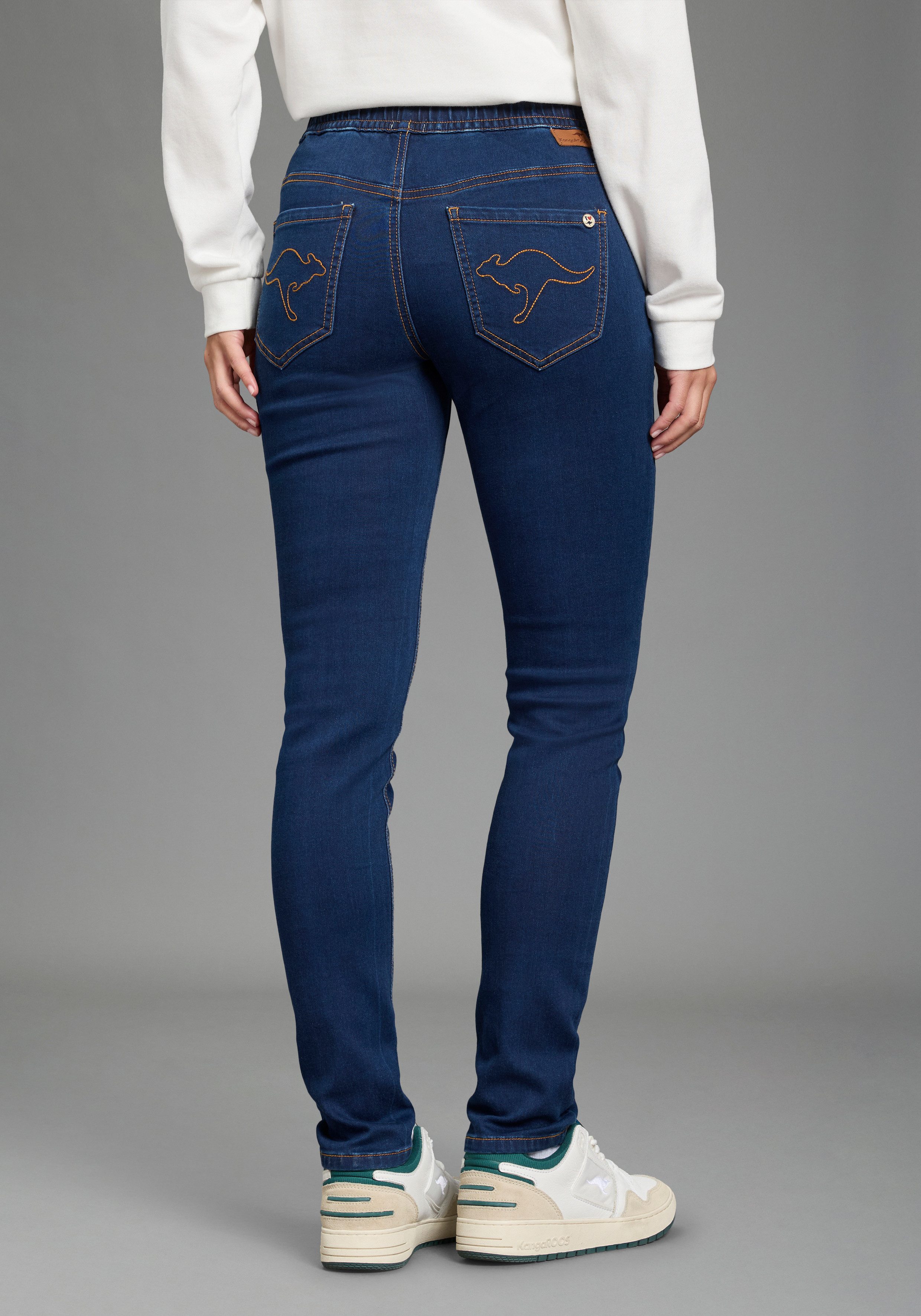 KangaROOS Jogg Pants entspannte Passform. Reduzierter Preis € 59,99. Unverbindliche Preisempfehlung € 79,99