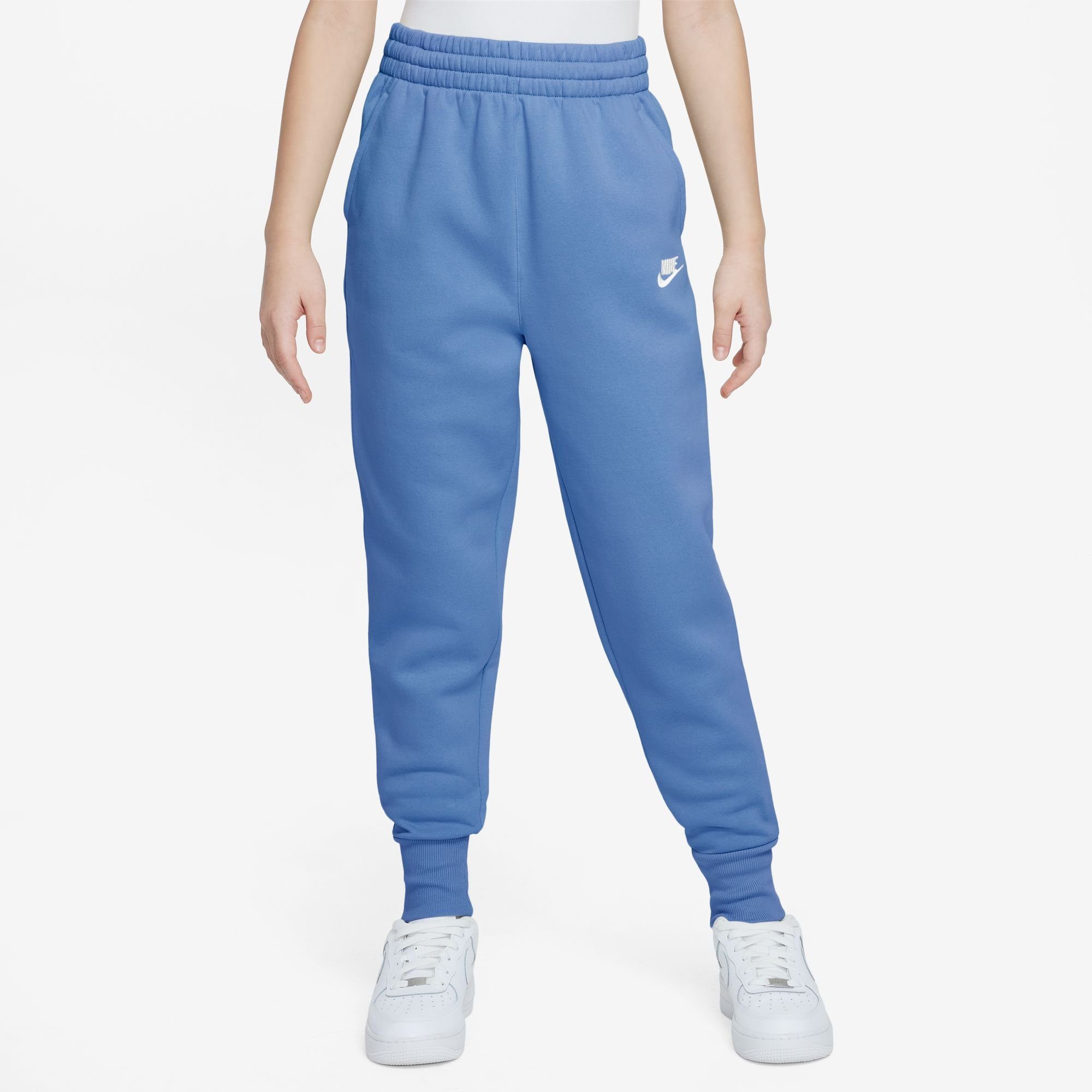 Nike Sportswear Jogginghose CLUB FLEECE (GIRLS) POLAR/POLAR/WHITE KIDS' BIG PANTS FITTED HIGH-WAISTED