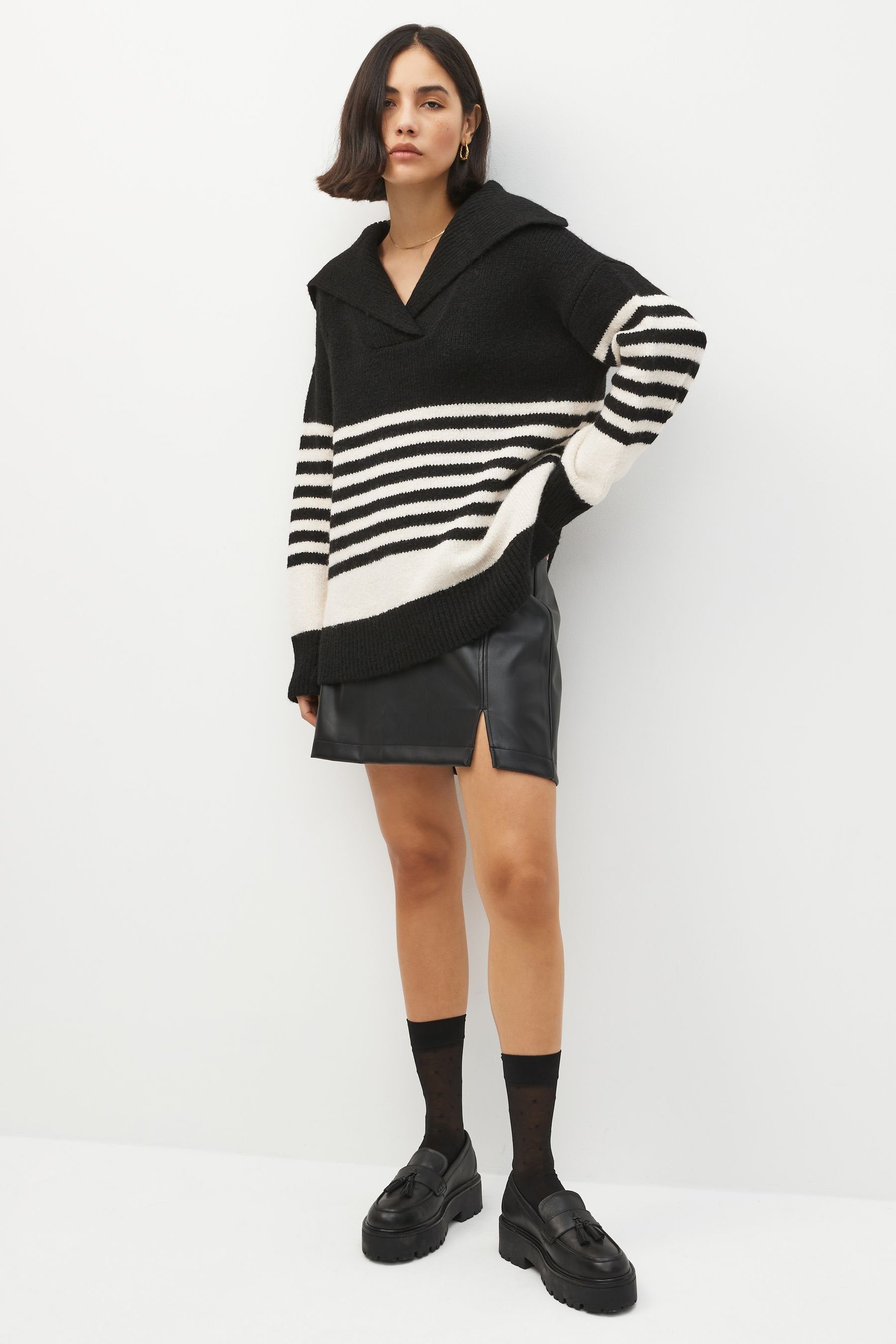 V-Ausschnitt Stripes V-Ausschnitt-Pullover Lockerer Ecru Next mit (1-tlg) Pullover