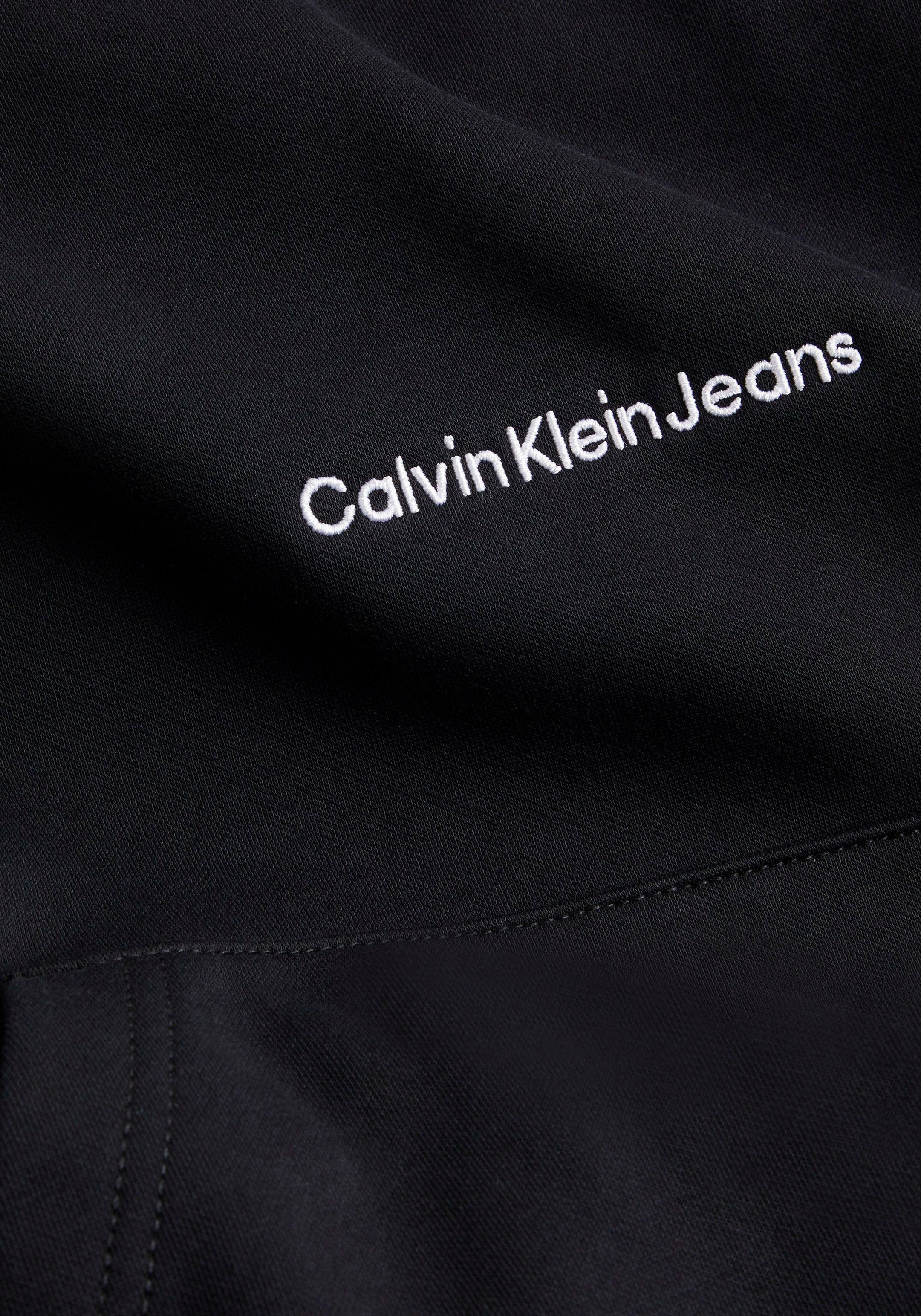 der Calvin vorne Jeans auf Logostickerei Hoodie mit Brust Klein Plus