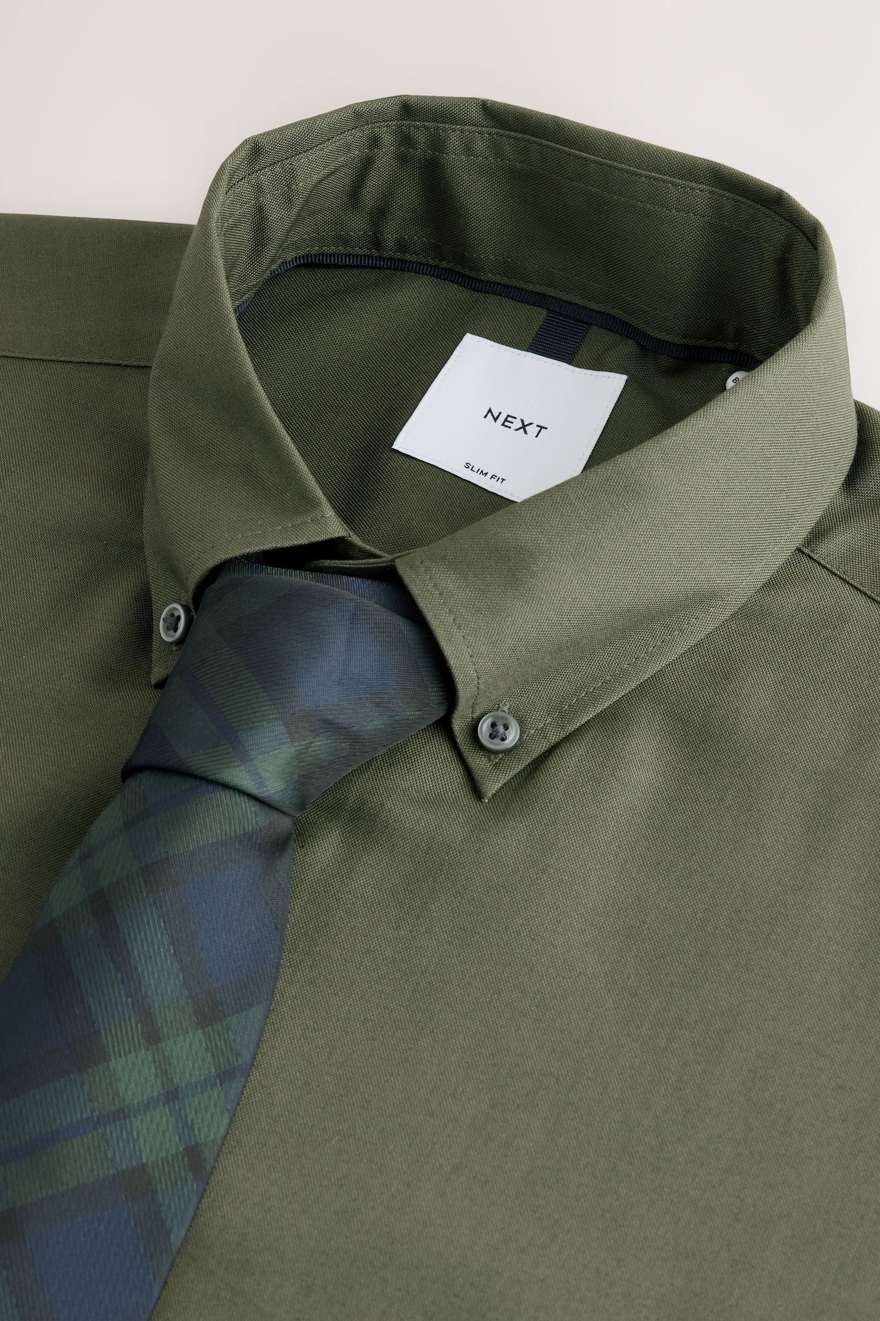 Next Langarmhemd Festliches Slim Fit Hemd und Krawatte im Set (2-tlg)