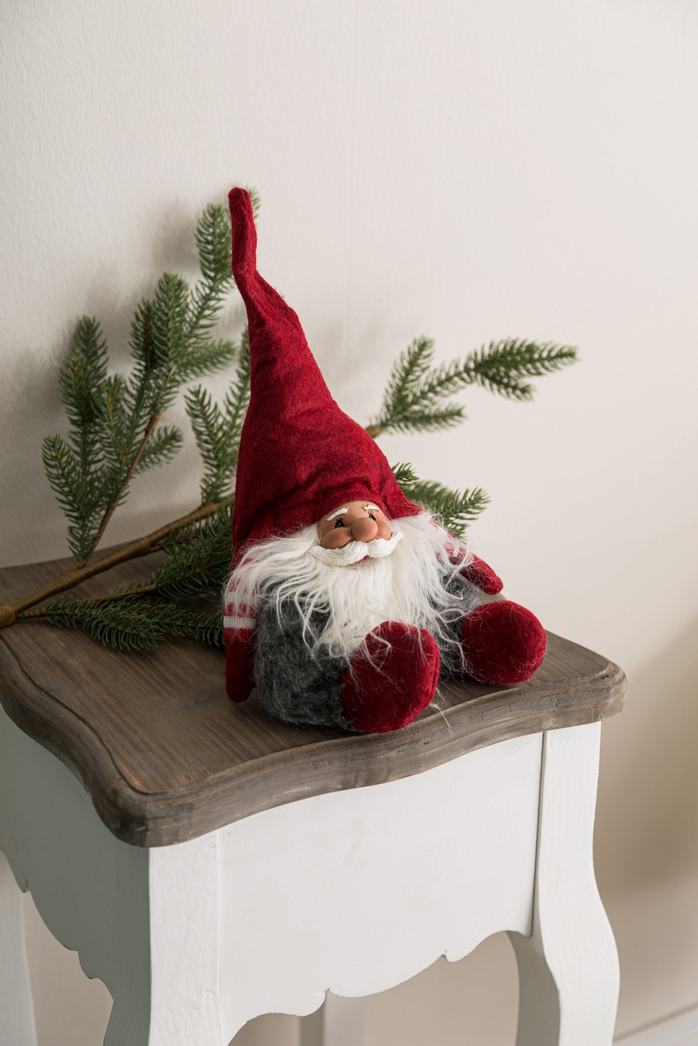 & Wichtel Möbel Weihnachtsfigur 22 ca. Weihnachtsdeko St), cm mit Höhe Accessoires rot (1 Myflair Filzmütze,