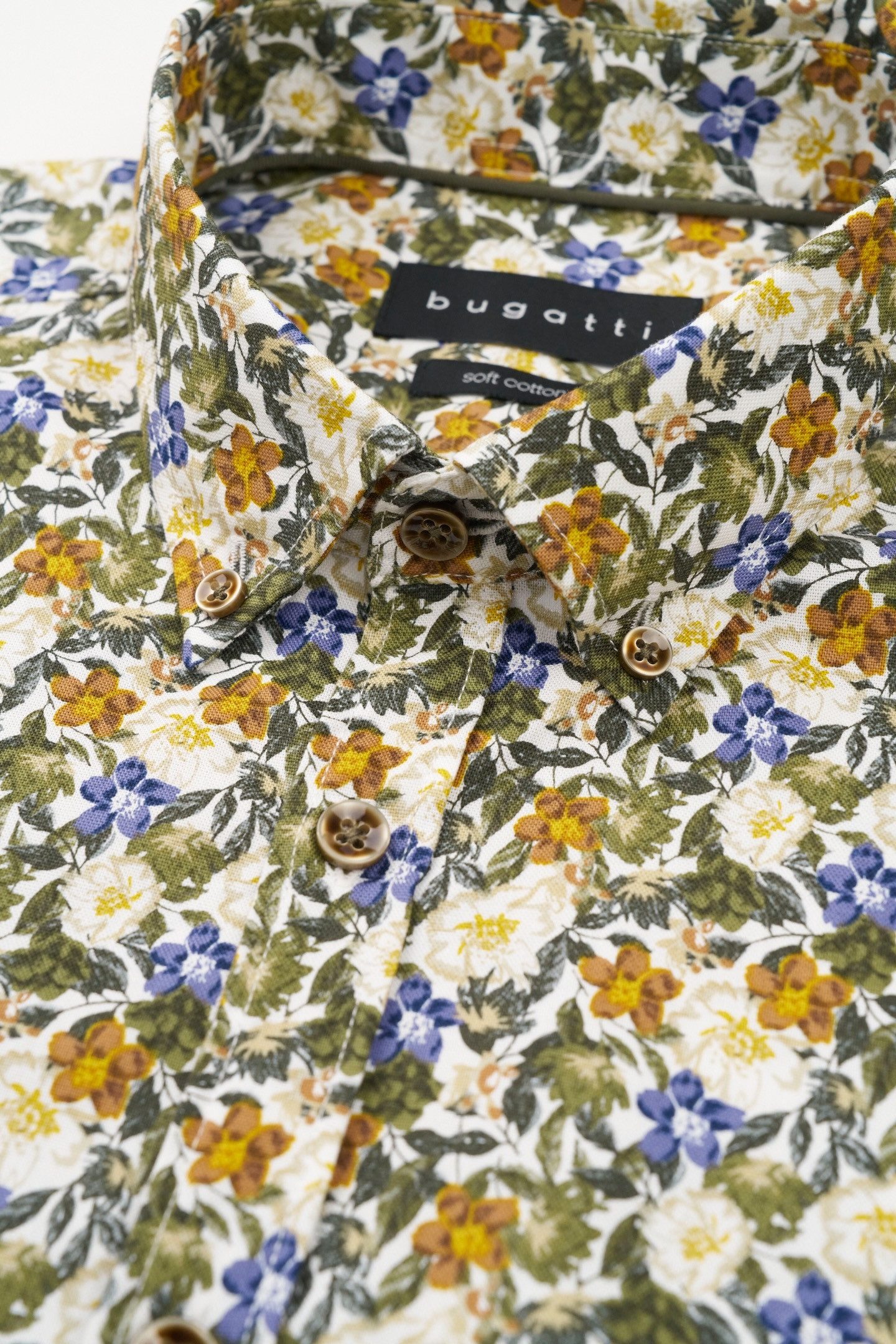 bugatti mit Button-Down-Kragen