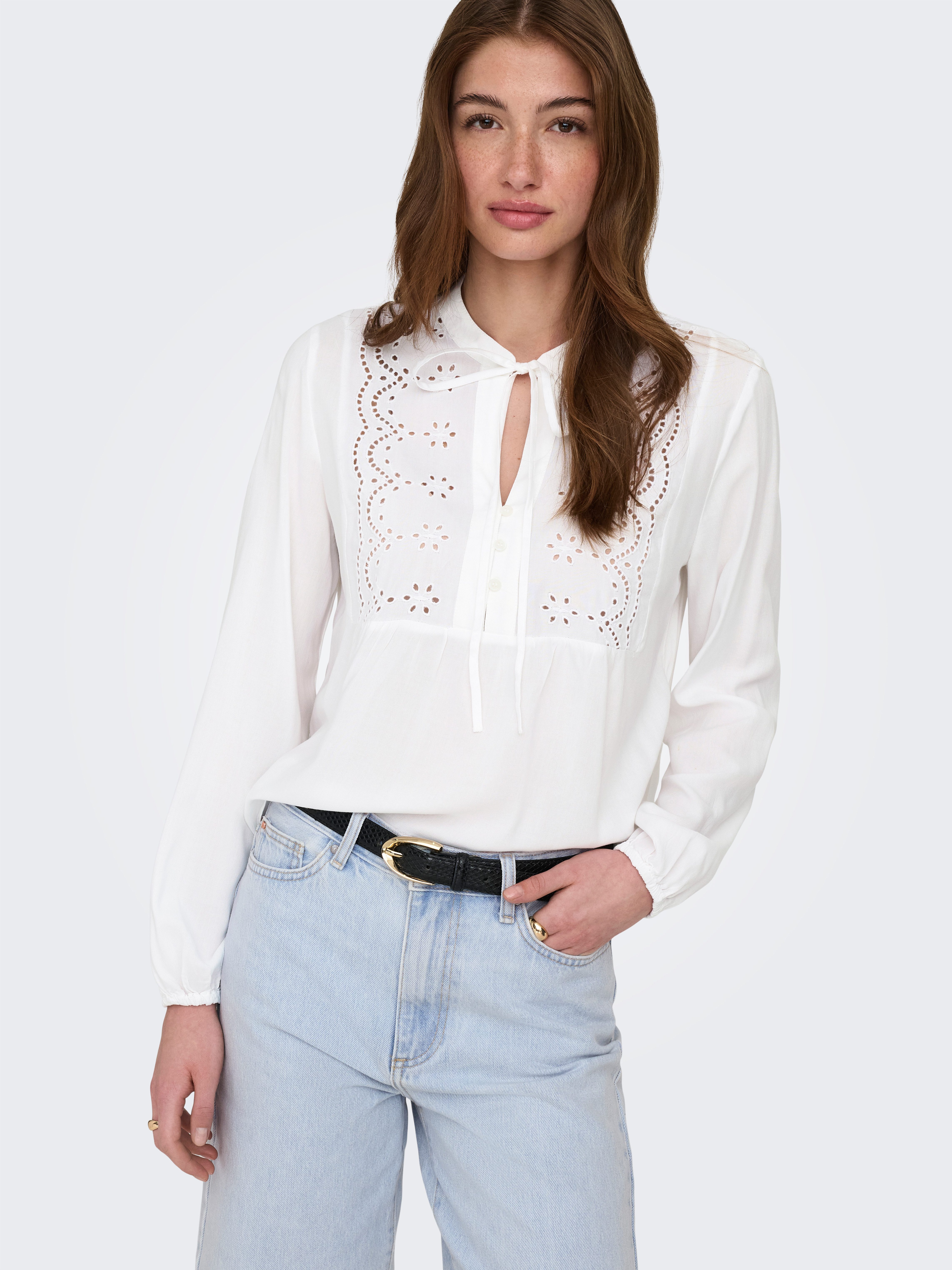 ONLY Langarmbluse ONLLENNYO LS EMBROID V-NECK TOP NOOS WVN günstig online kaufen