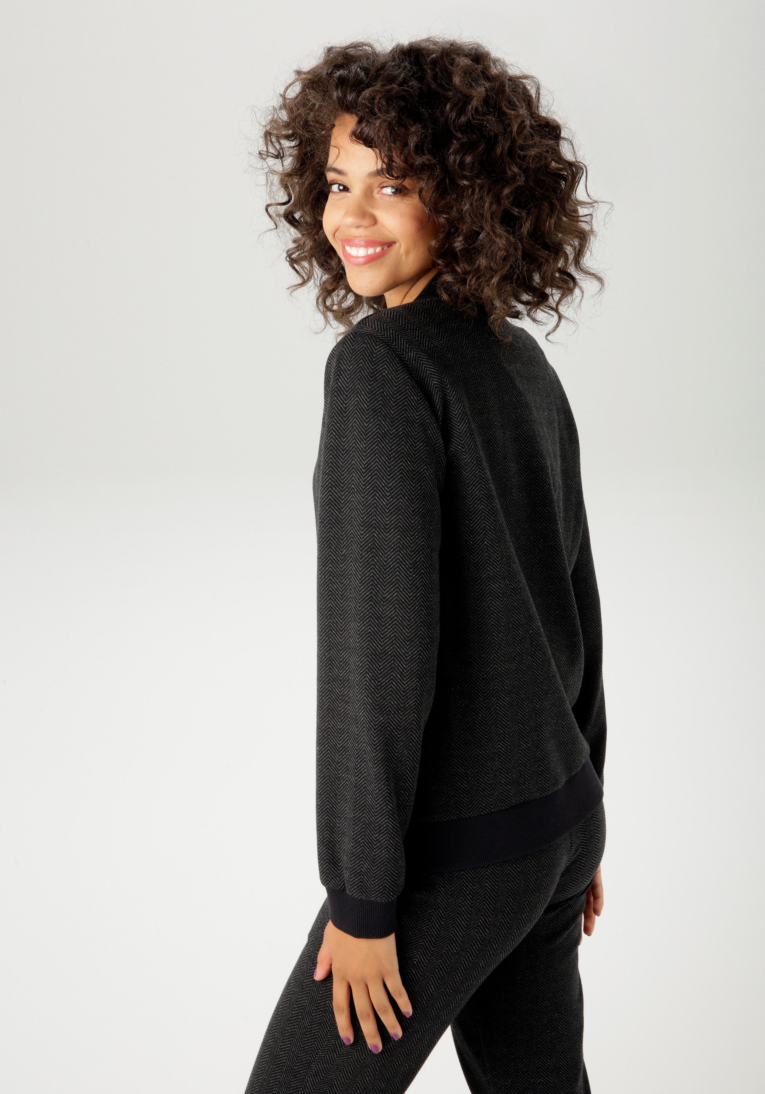 Aniston CASUAL Blouson mit trendigem Fischgrat-Muster günstig online kaufen