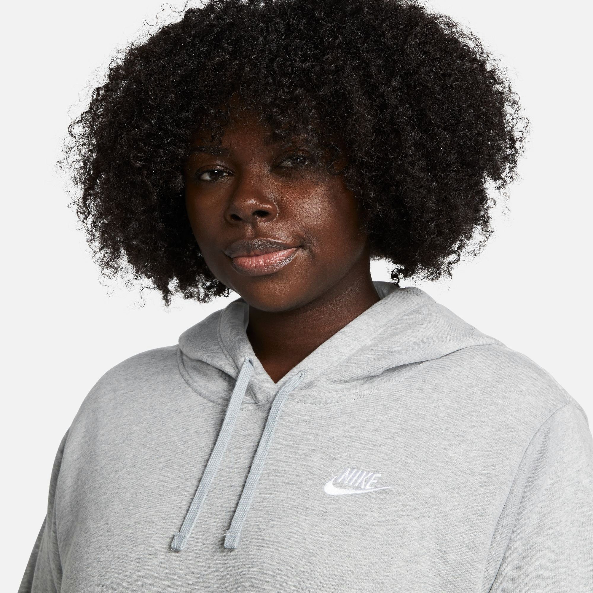 Nike Sportswear Kapuzensweatshirt CLUB GREY WOMEN'S DK SIZE) FLEECE PULLOVER HOODIE HEATHER/WHITE (PLUS