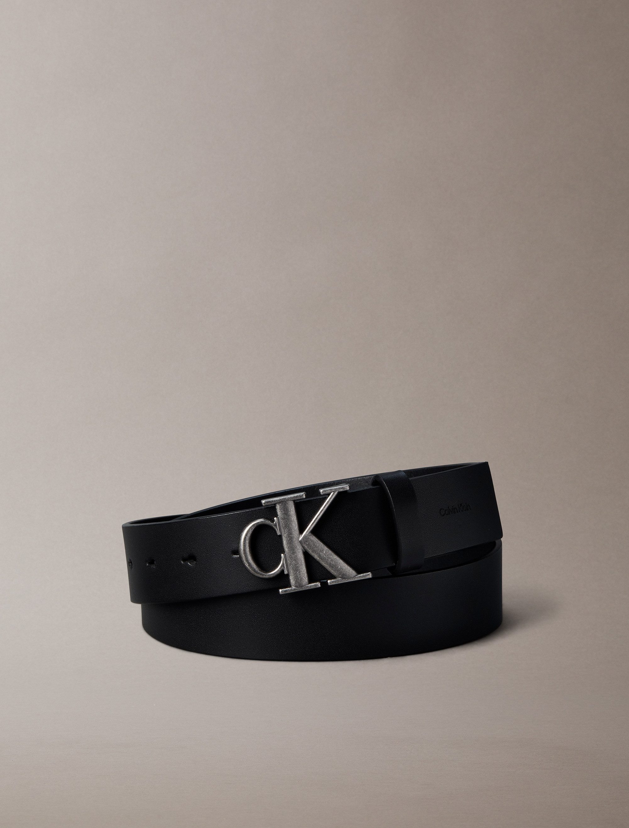 Calvin Klein Ledergürtel CK BUCKLE SMOOTH 35MM Größenverstellbar mit Metallschließe