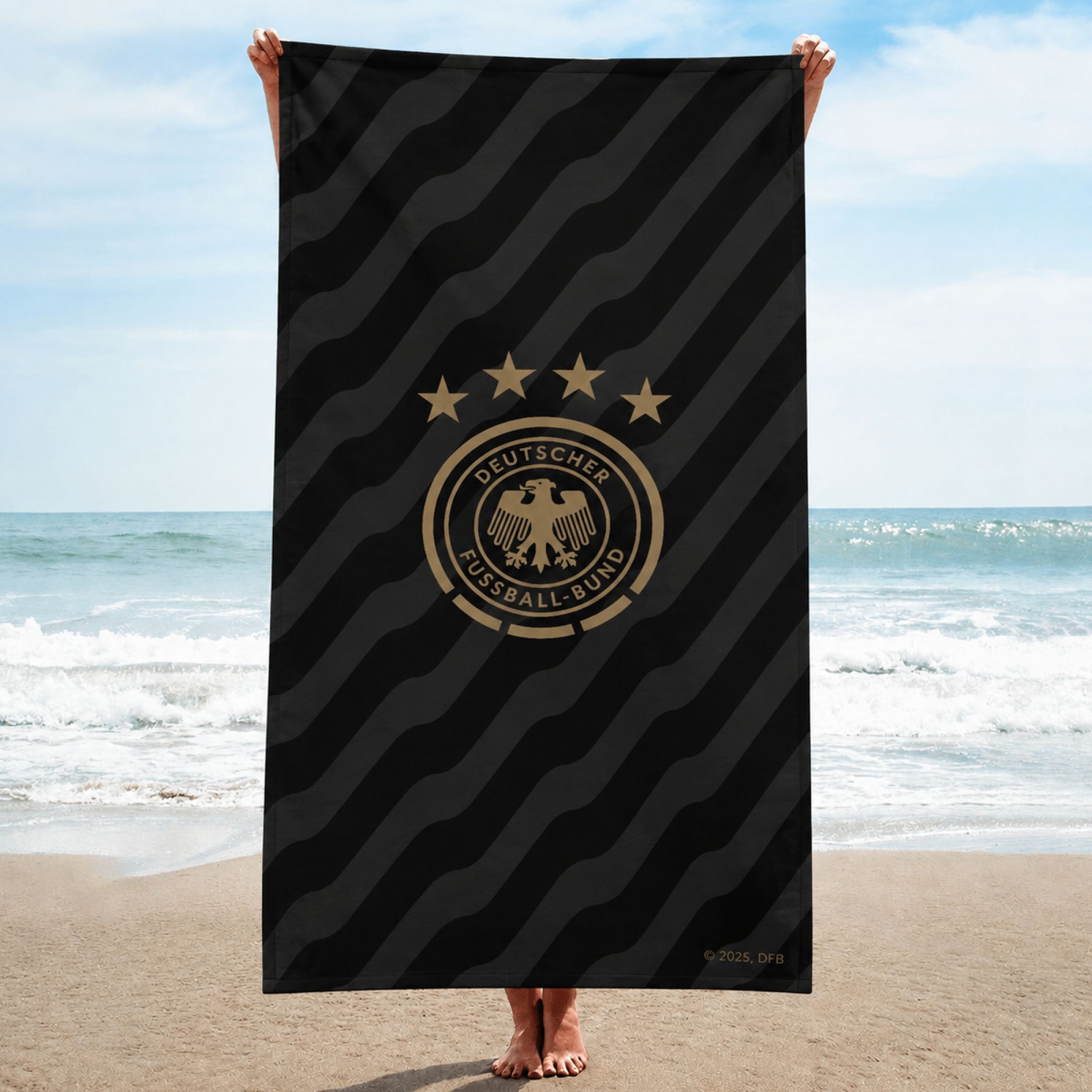 Deutscher Fußball-Bund Duschtücher Strandtuch zur Fußball WM 2026, 70x140 cm, 100% Baumwolle, Frottee, offizelles DFB Duschtuch "Männer-Nationalmannschaft"