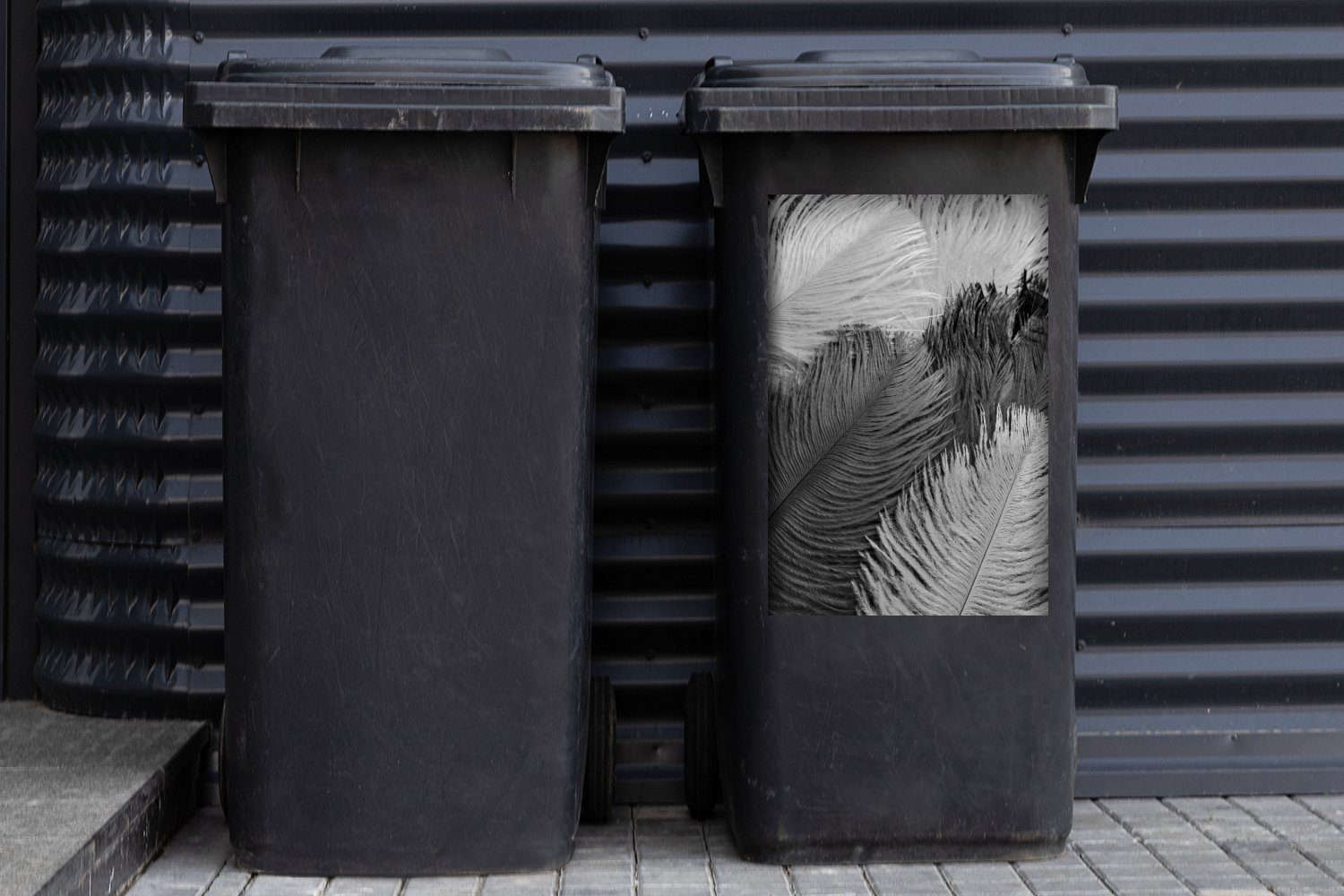 MuchoWow Wandsticker Federtexturen - Container, weiß Sticker, (1 St), Mülleimer-aufkleber, schwarz und Mülltonne, Abfalbehälter