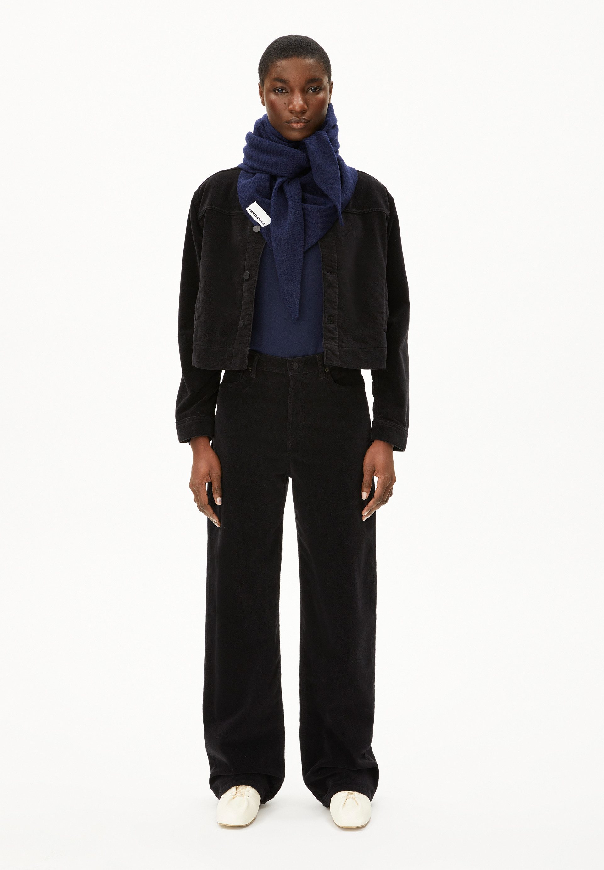 Armedangels Stoffhose ENIJAA VELVET Webhose aus Bio-Baumwoll Mix (Regular F günstig online kaufen