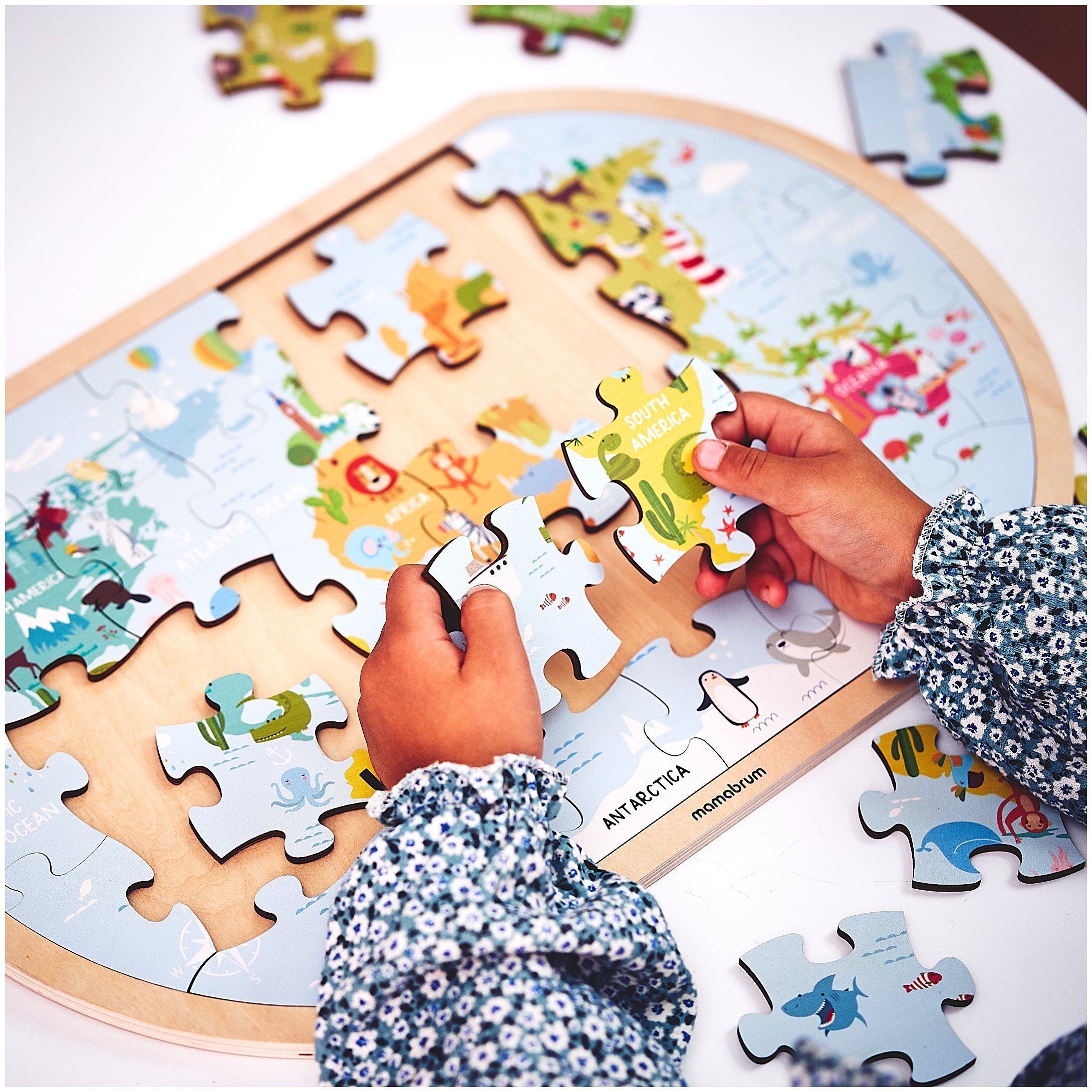 der Puzzle-Sortierschale Mamabrum Holzpuzzle Welt - Karte