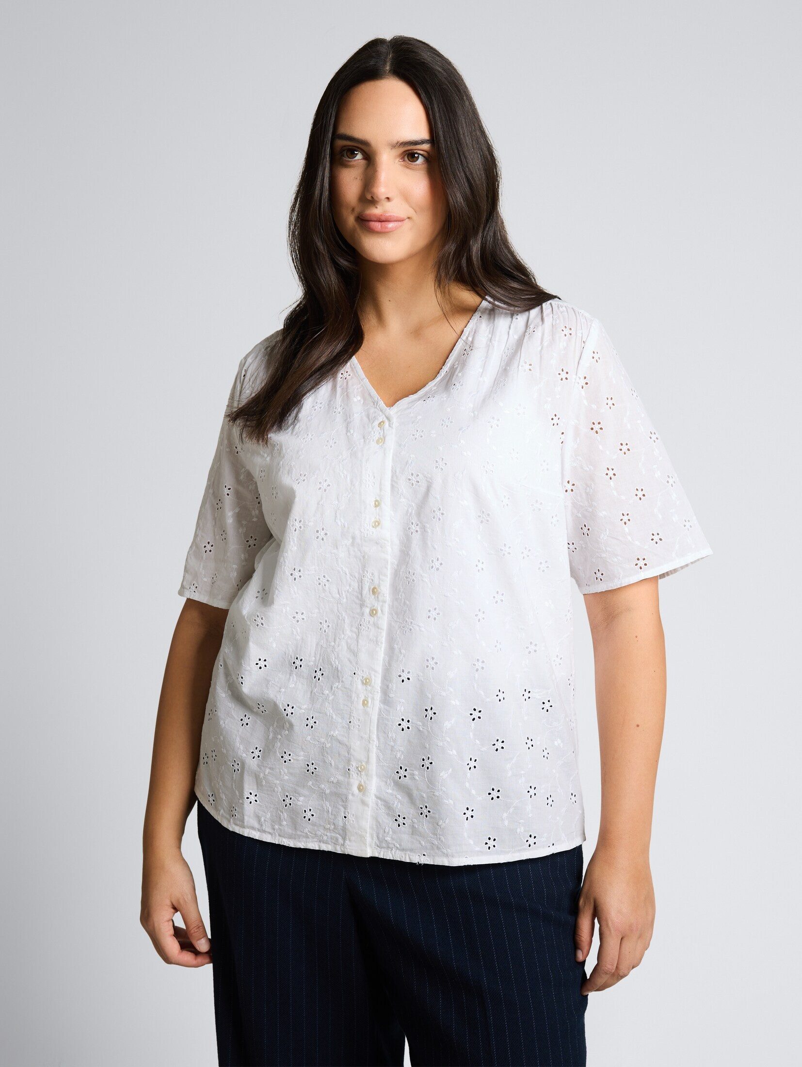 TOM TAILOR PLUS Kurzarmbluse Blusen & Shirts Plus Size - Bluse mit Lochstickerei