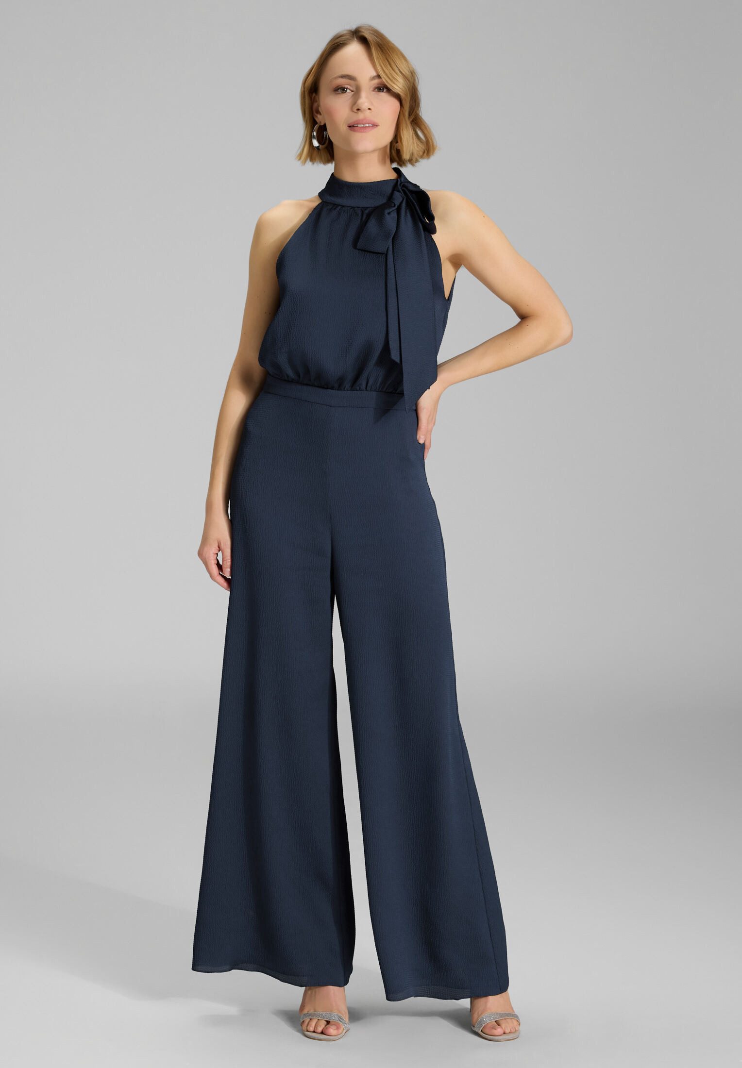 SWING Jumpsuit - Jumpsuit mit Schluppe aus gehämmertem Satin Oberteil in lockerer Passform