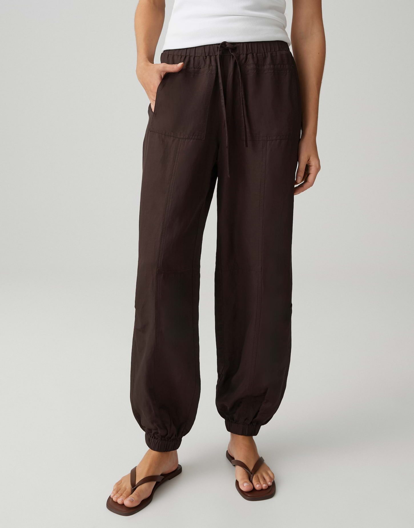 OPUS PANTS Stoffhose Mucia drift aus glatter Webware Cargotaschen unterstreichen den modernen Utility Look