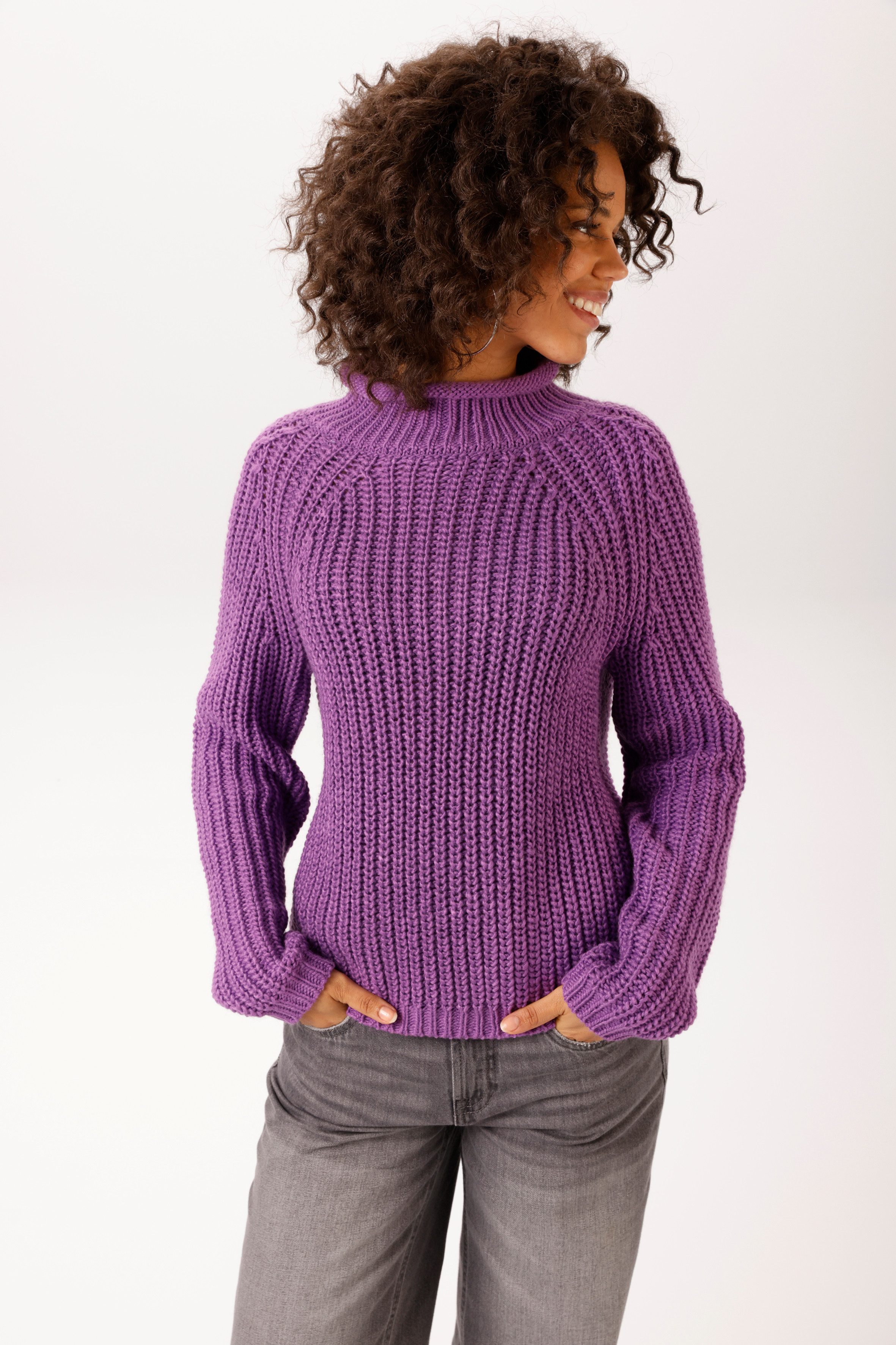 Aniston CASUAL Strickpullover mit Rollkante am Stehkragen. € 39,99, (€ 39,99 pro 1 Stk).