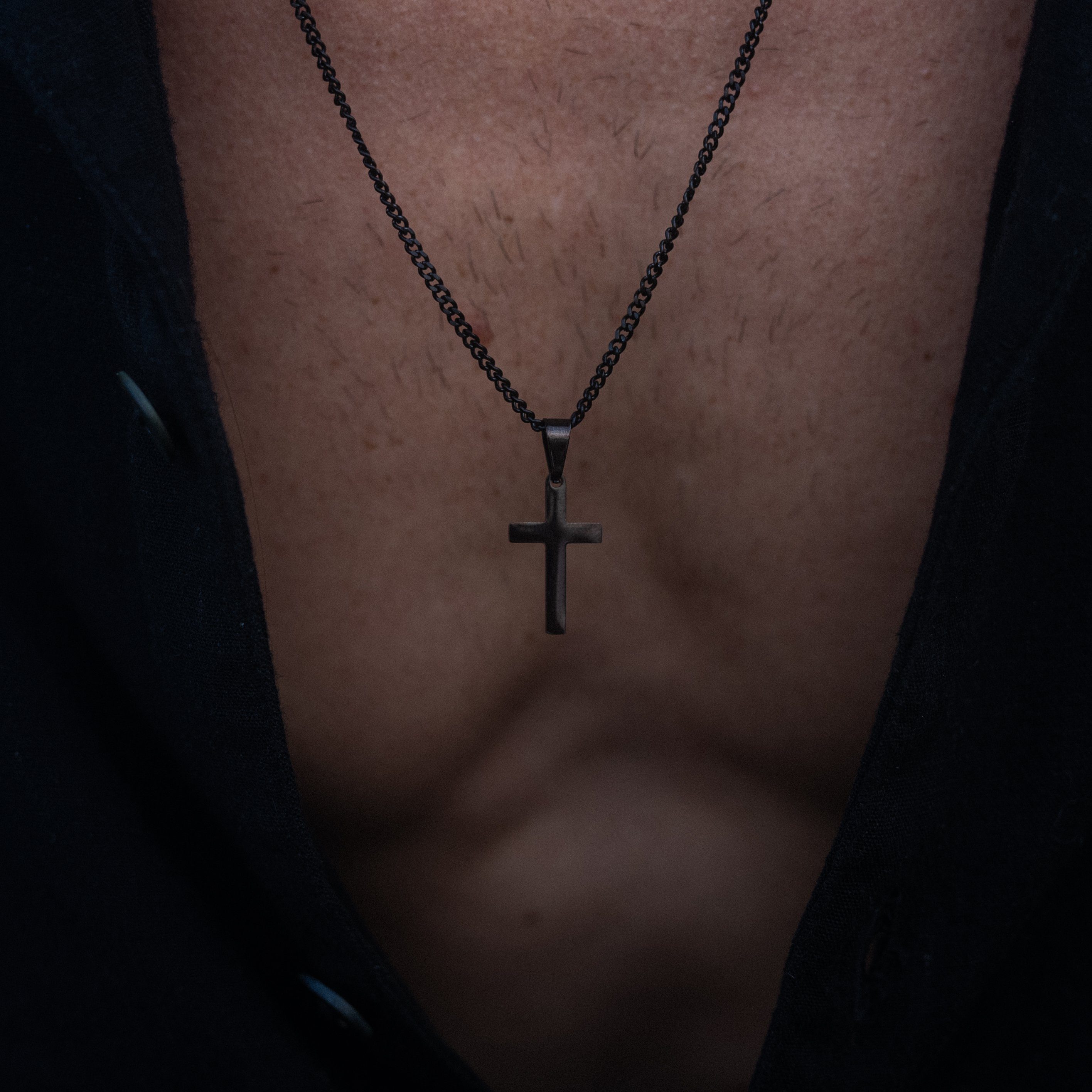 Made by Nami Kette mit Anhänger Halskette Kreuzkette Kreuz Anhänger Herren, Edelstahl Gliederkette Schwarz