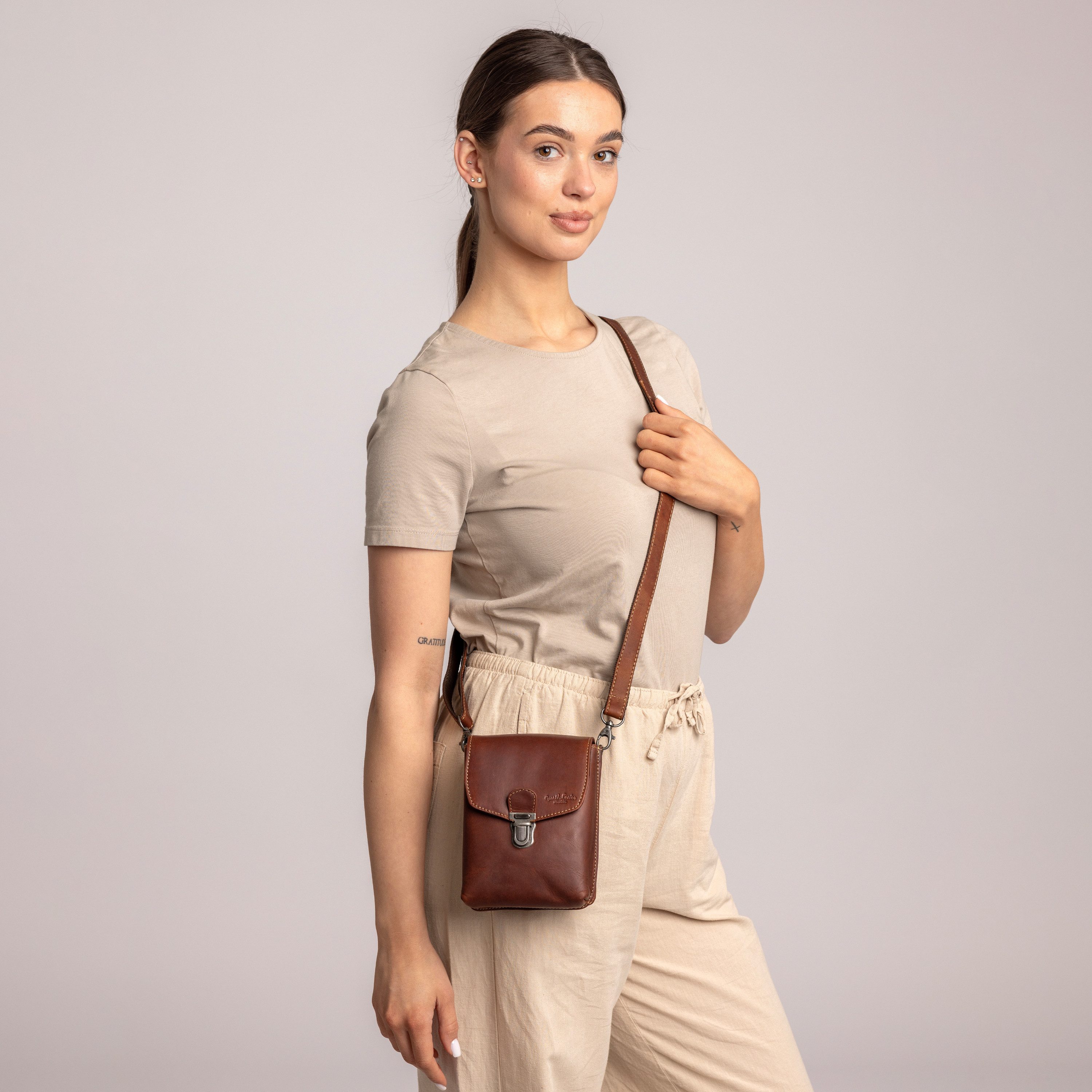 Gusti Leder Umhängetasche Gusti Leder unisex handbag Nelly (1-tlg)