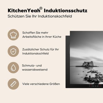 MuchoWow Herdblende-/Abdeckplatte Steine im Wasser schwarz und weiß, Vinyl, (1 tlg), 77x51 cm, Ceranfeldabdeckung, Arbeitsplatte für küche