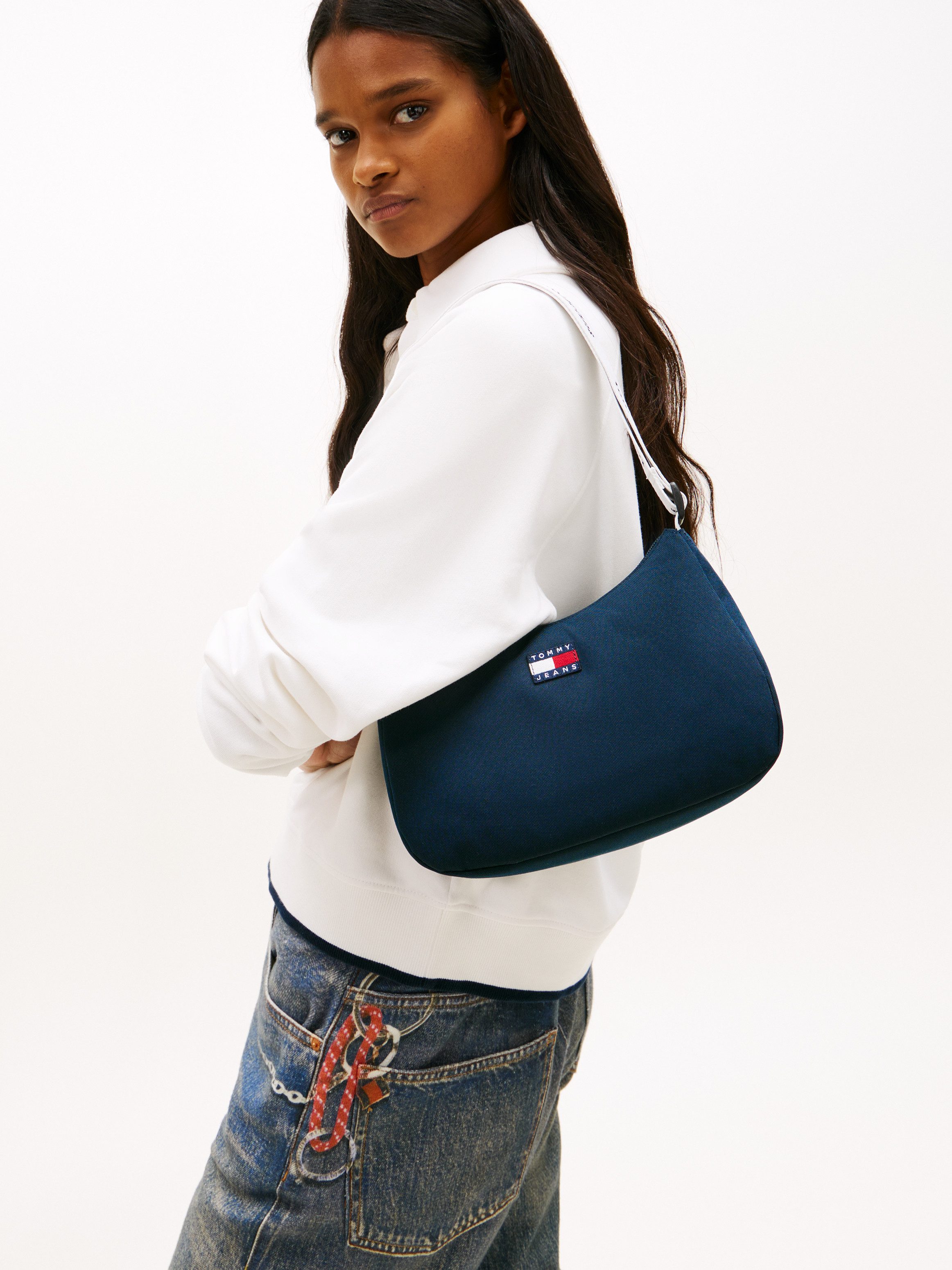 Tommy Jeans Schultertasche TJW ESS DAILY SHOULDER BAG, Damen Umhängetasche, Handtasche, Tragetasche mit Logo-Aufnäher