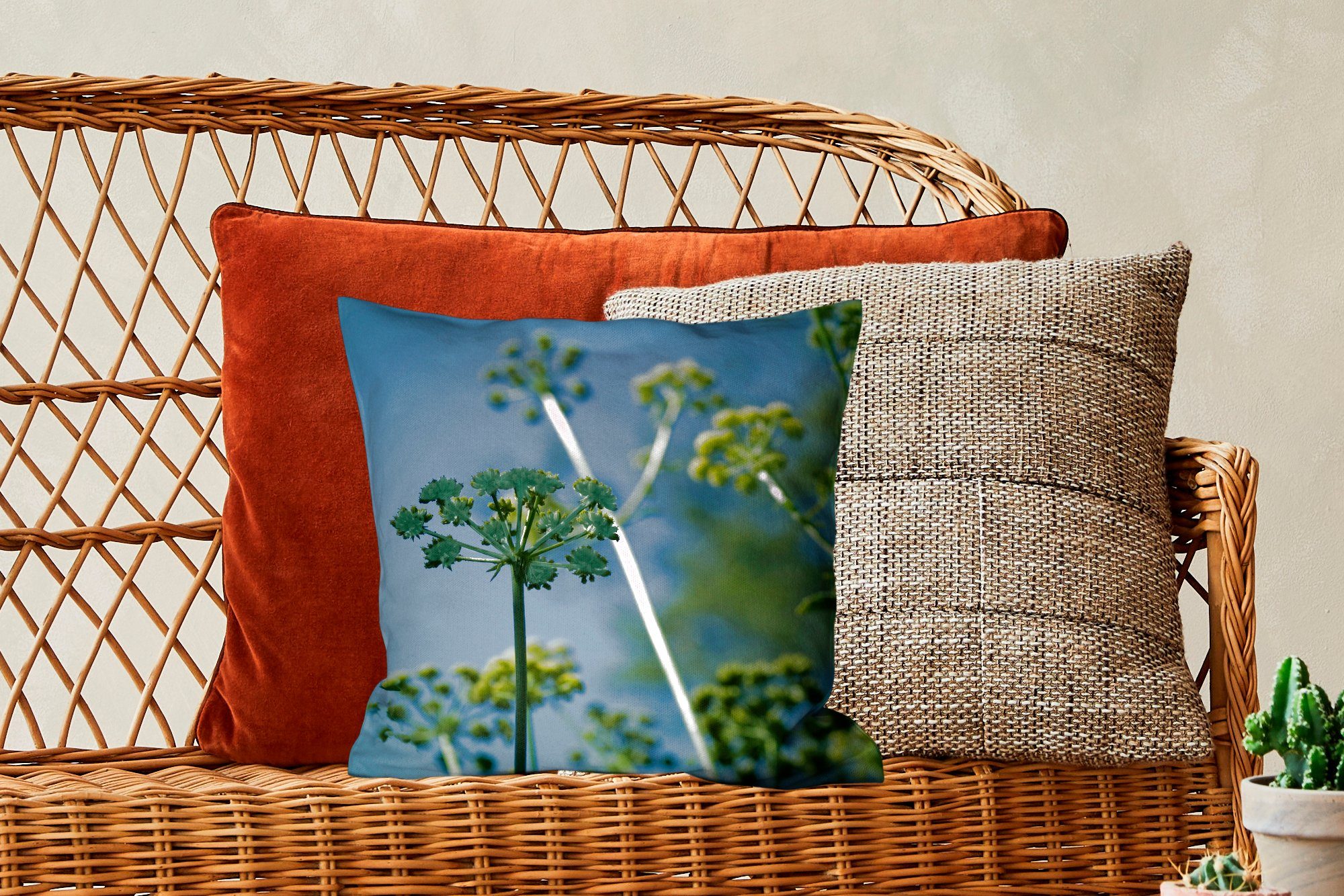 Foto der Liebstöckelpflanze MuchoWow für wachsenden Dekokissen in der Zierkissen Deko, Sofakissen mit Füllung Natur, Schlafzimmer, Wohzimmer,