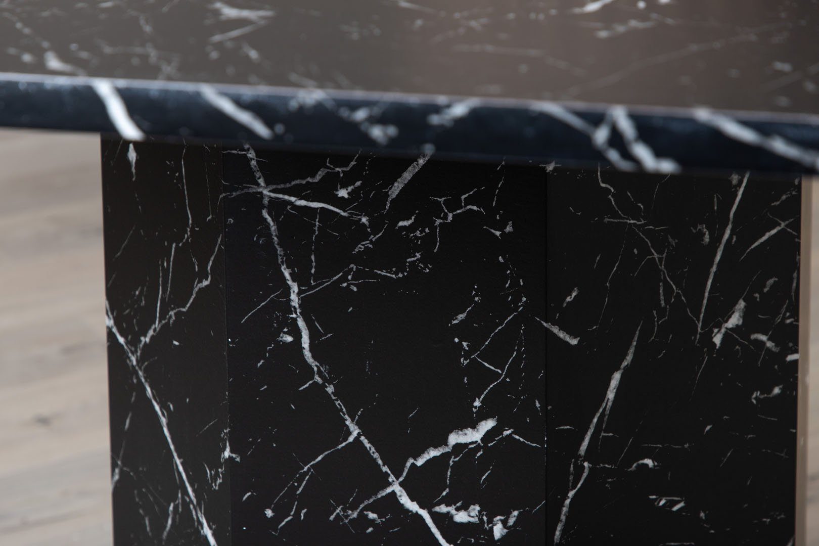 ebuy24 Esstisch Marbs Esstisch Ø110cm schwarze Marmoroptik. (1-St)