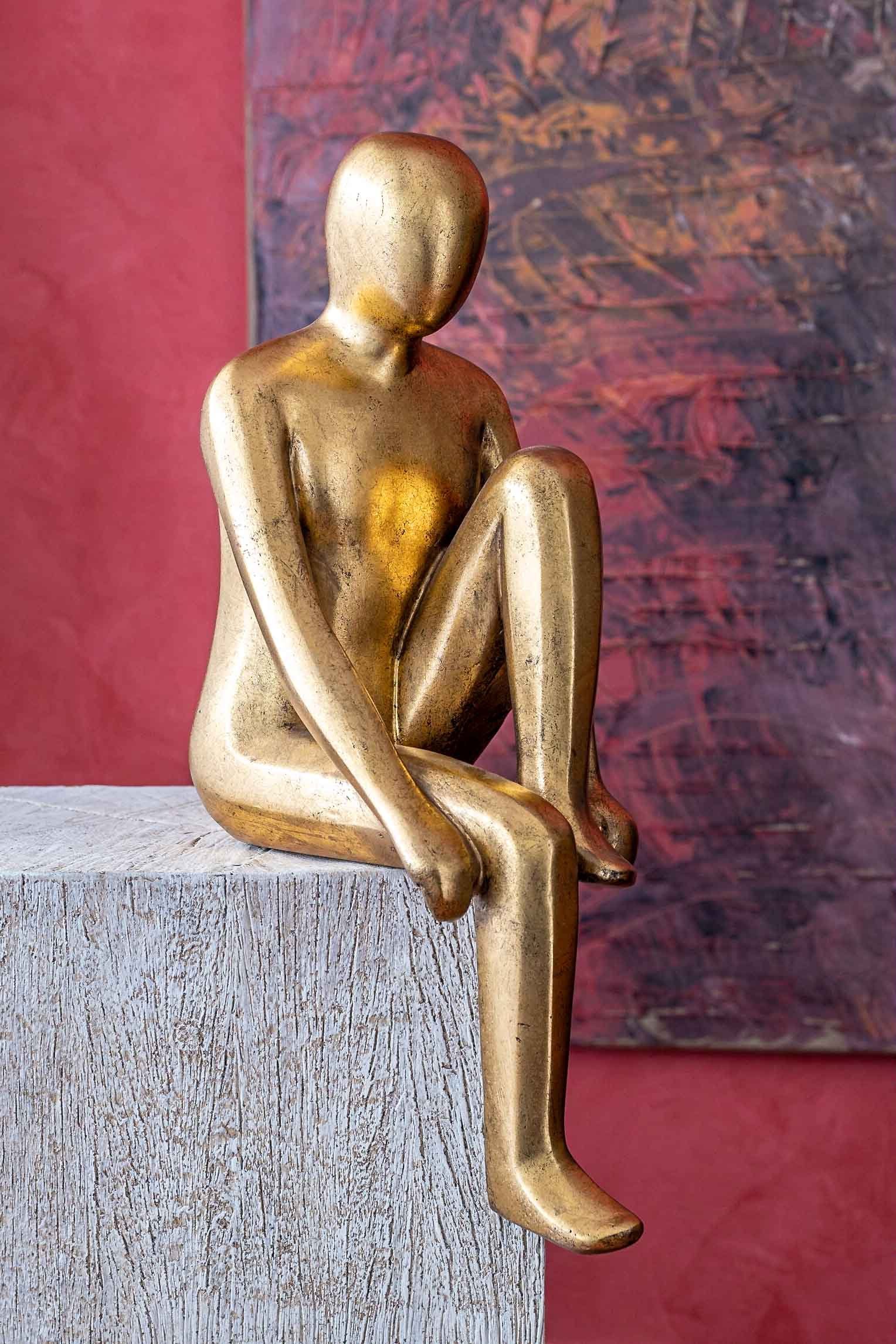 IDYL Dekofigur IDYL Moderne Skulptur Figur Sandsteinguss "Sitting Man", Moderne Figur "Sitting Man".