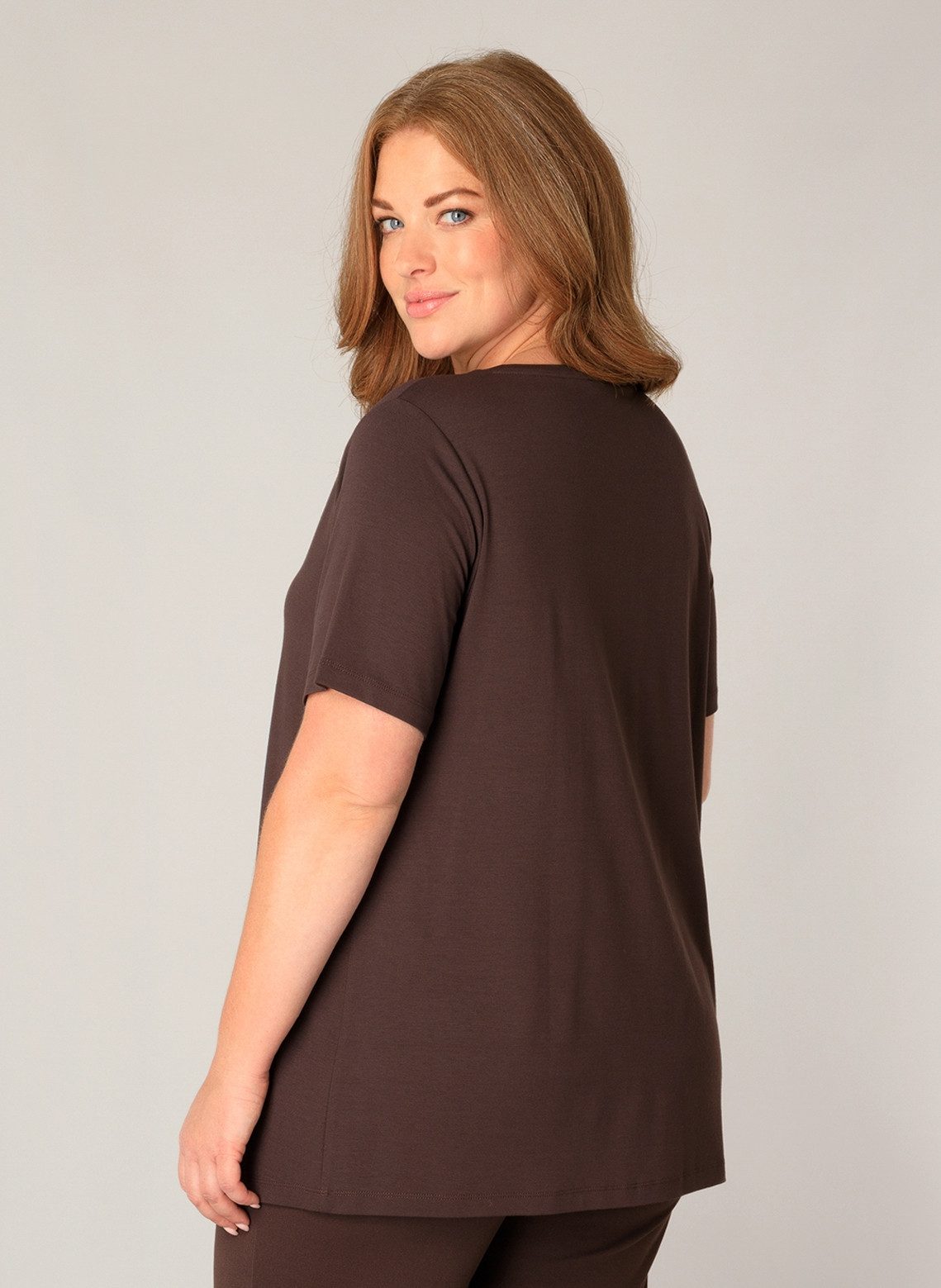 Base Level Curvy T-Shirt Alba mit V-Ausschnitt günstig online kaufen