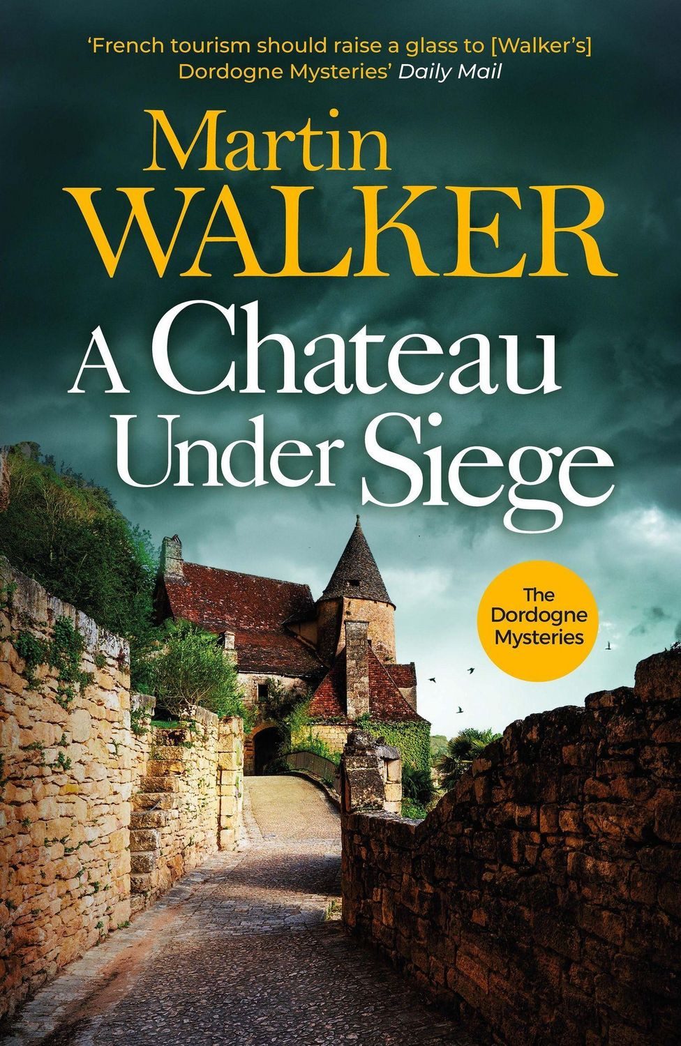 A Chateau Under Siege / Martin Walker