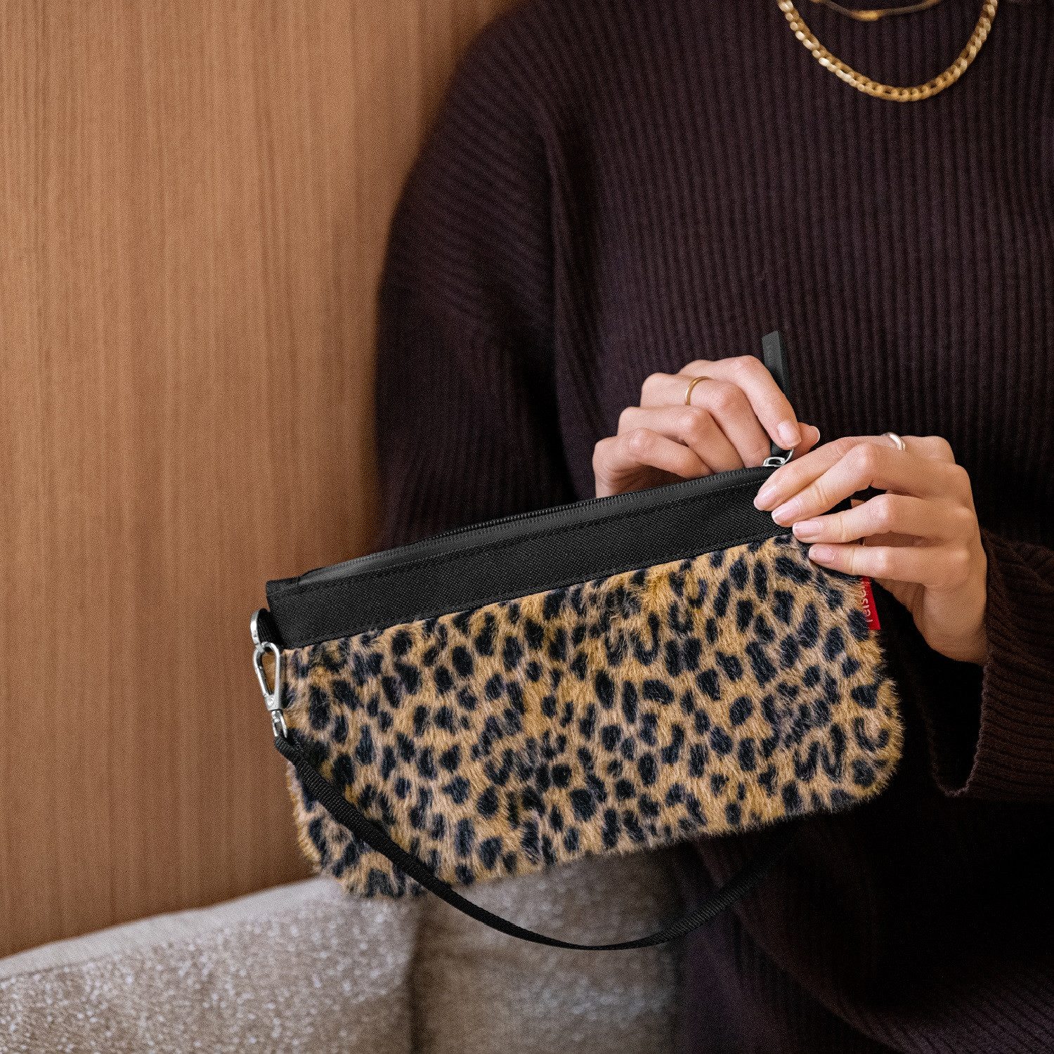 REISENTHEL® Mini Bag mini pouch leo fake fur – Bild 4 von 5