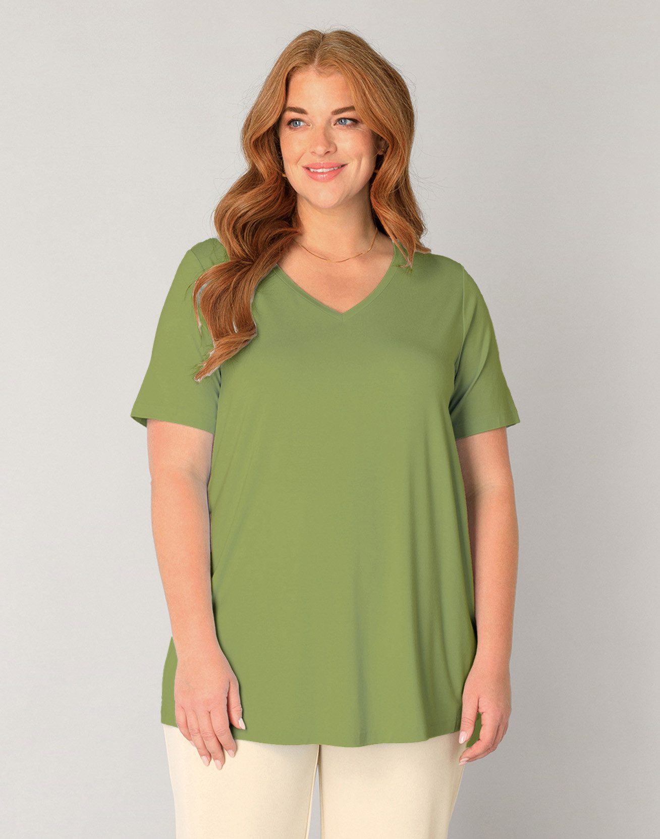 Base Level Curvy T-Shirt Alba mit V-Ausschnitt