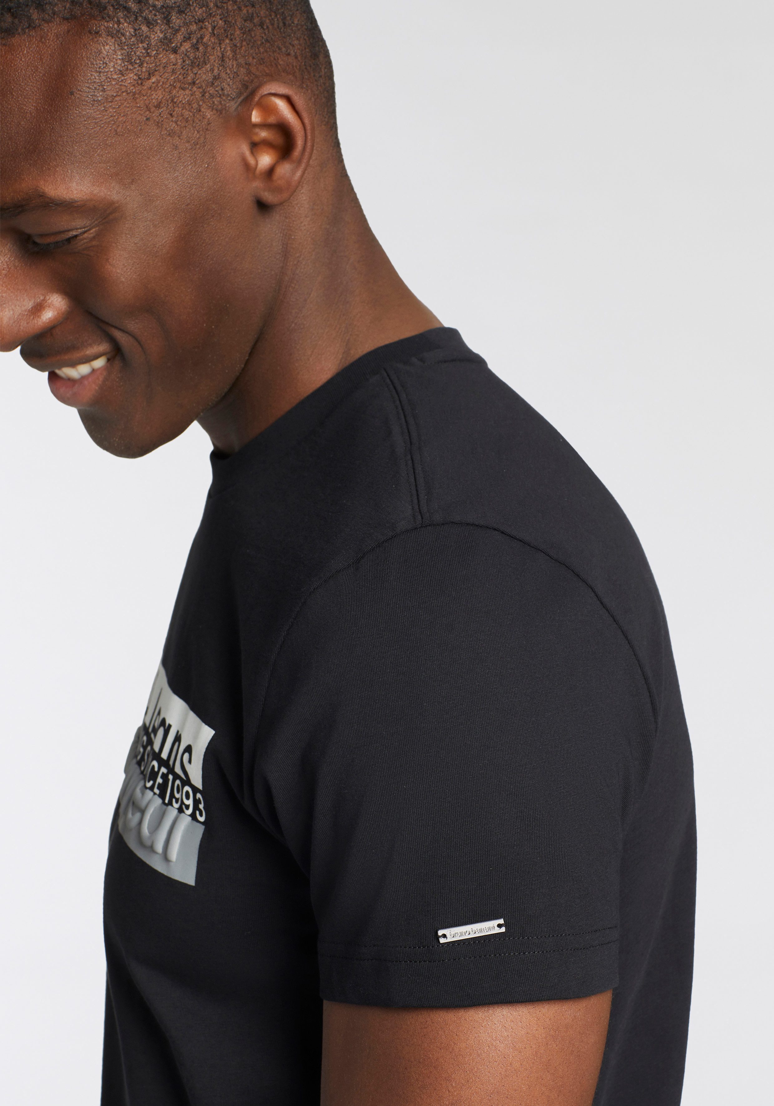Bruno Banani T-Shirt mit modischem Frontprint
